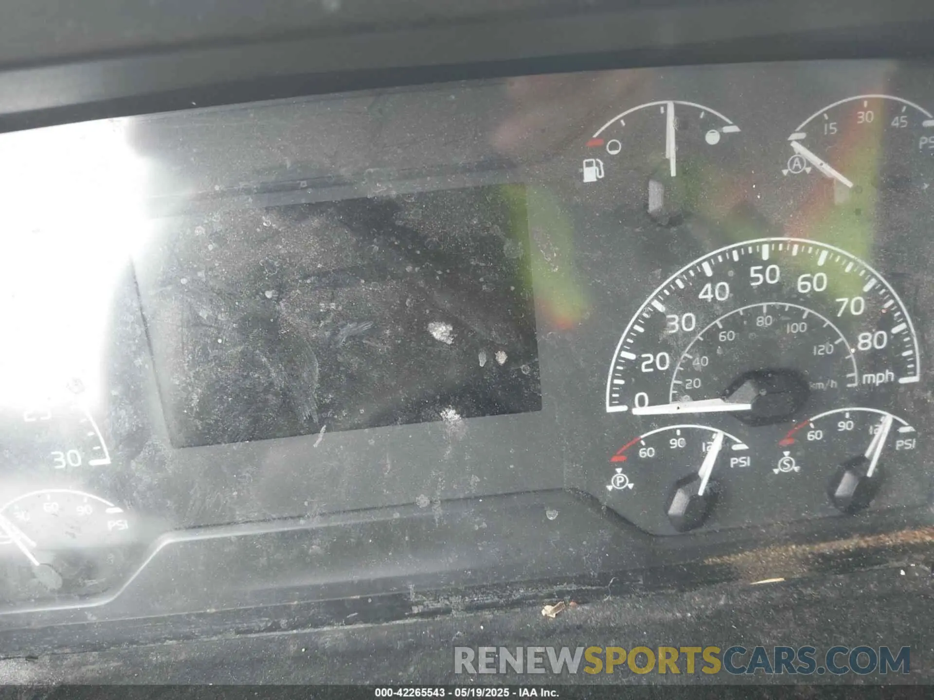 5 Photograph of a damaged car 4V4NC9EH1KN205269 VOLVO VNL 2019