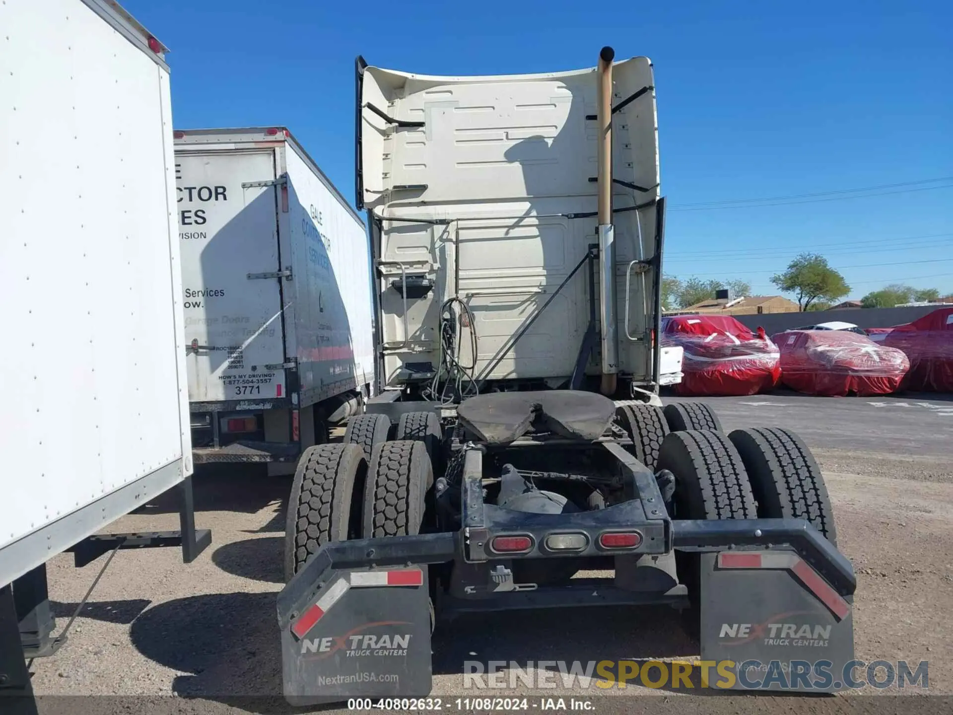 13 Photograph of a damaged car 4V4NC9EH1KN215834 VOLVO VNL 2019