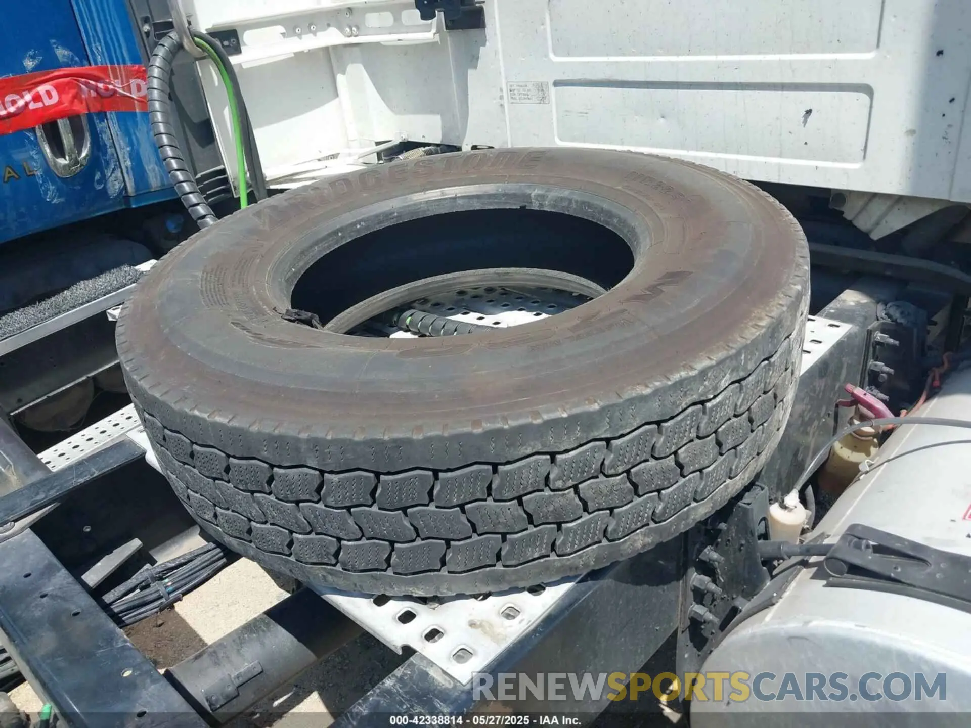 12 Photograph of a damaged car 4V4NC9EH1KN902909 VOLVO VNL 2019