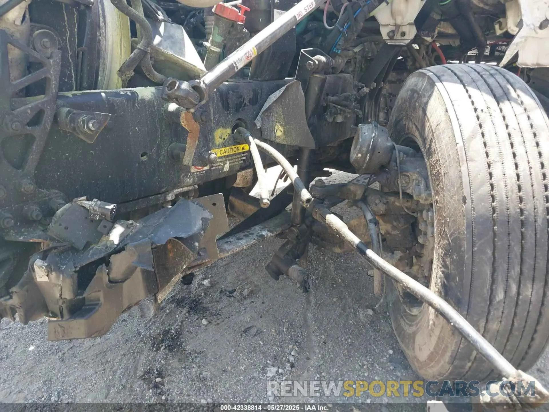 14 Photograph of a damaged car 4V4NC9EH1KN902909 VOLVO VNL 2019