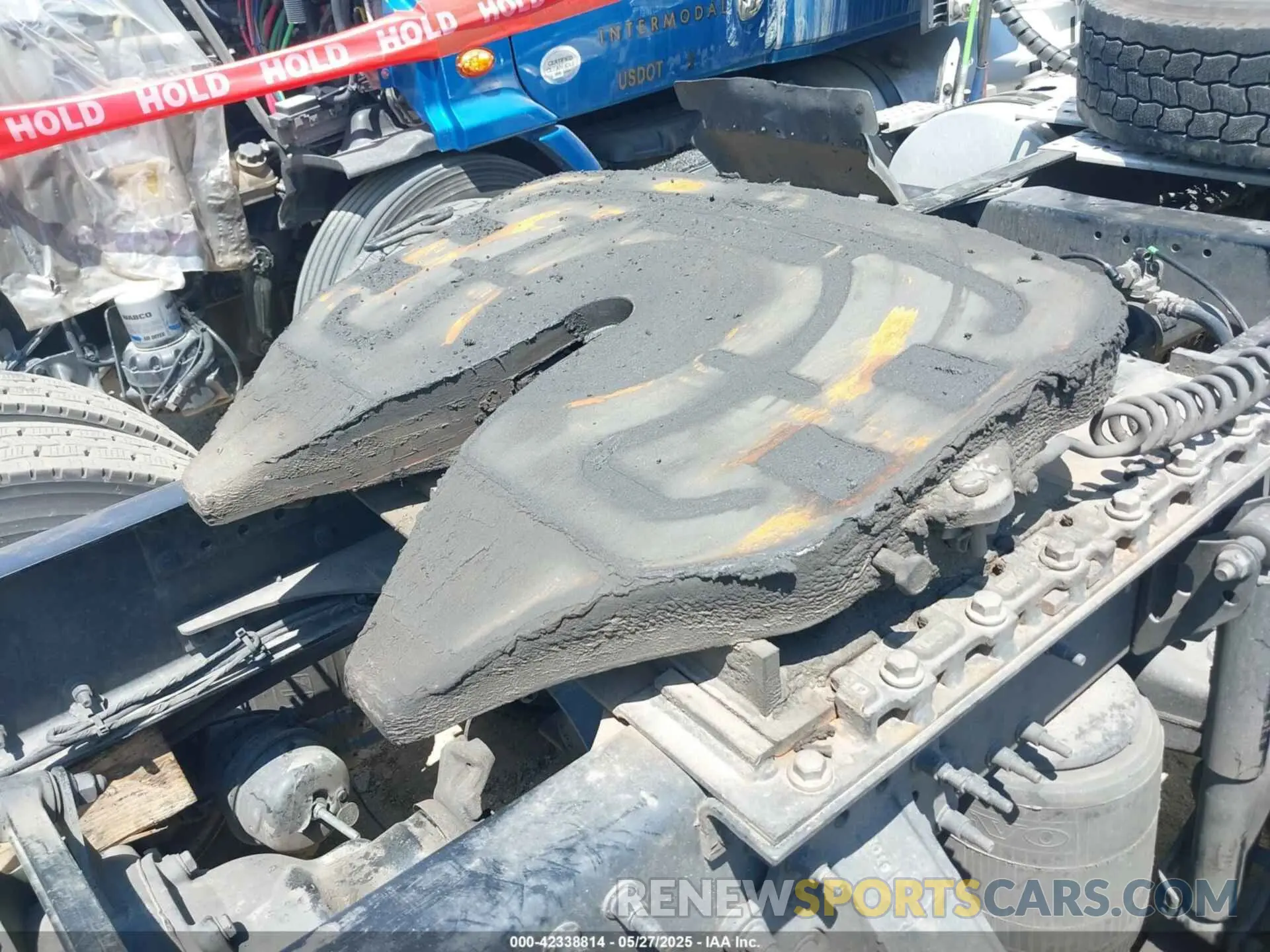 15 Photograph of a damaged car 4V4NC9EH1KN902909 VOLVO VNL 2019