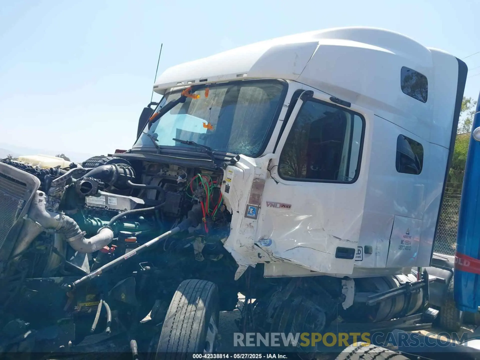 18 Photograph of a damaged car 4V4NC9EH1KN902909 VOLVO VNL 2019