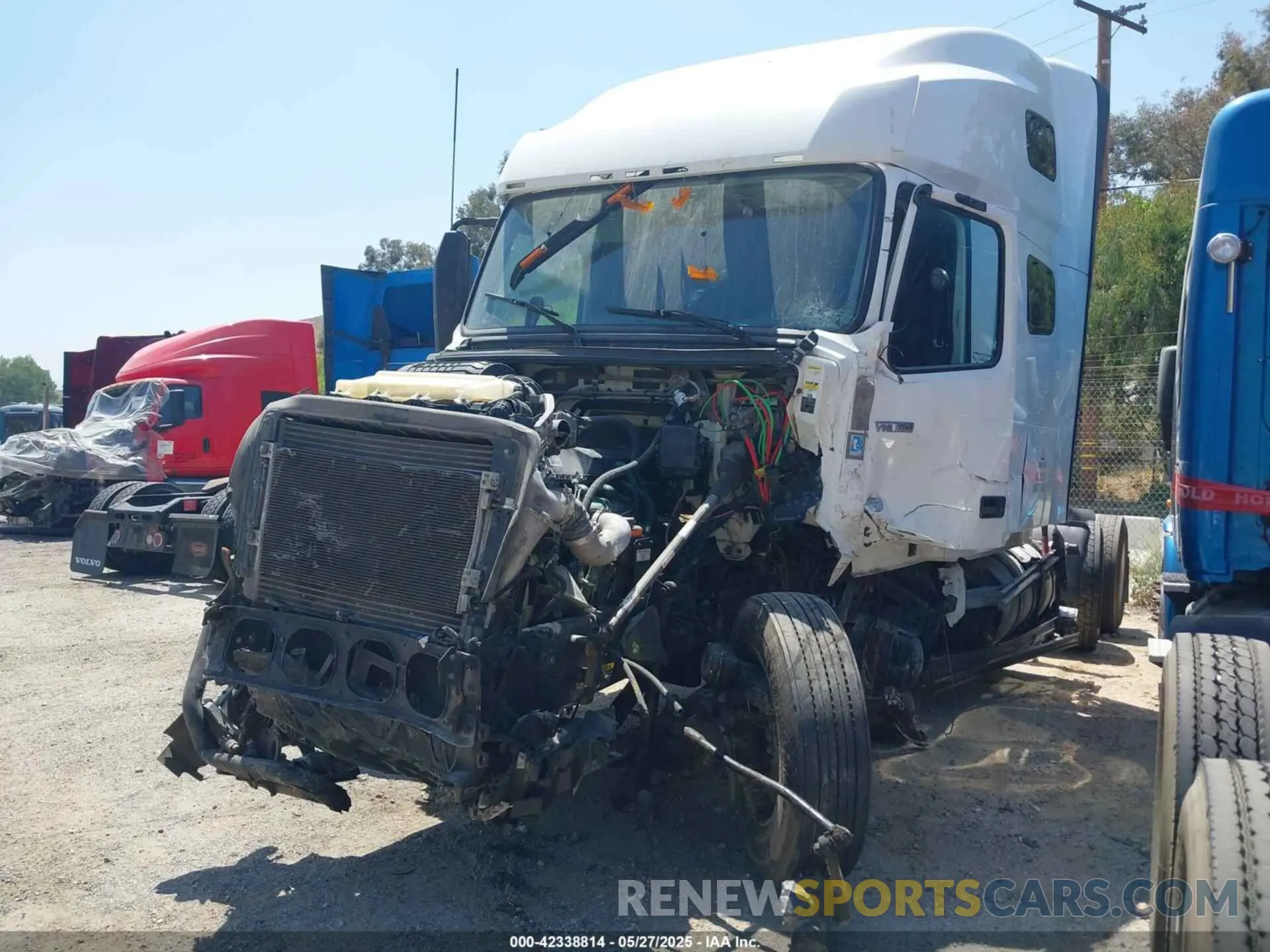 2 Photograph of a damaged car 4V4NC9EH1KN902909 VOLVO VNL 2019