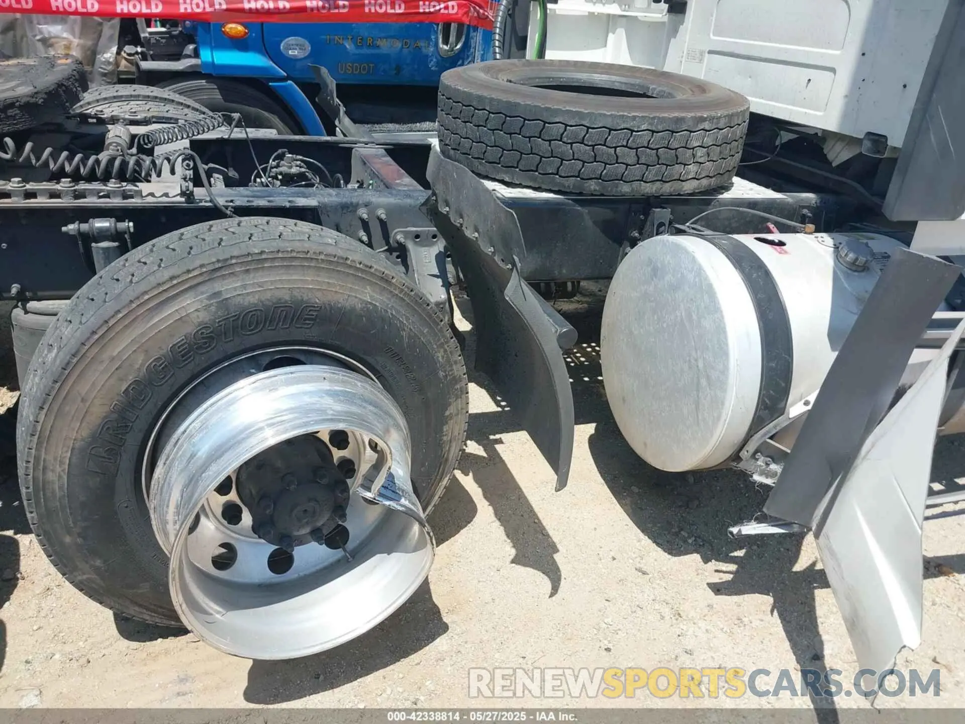 24 Photograph of a damaged car 4V4NC9EH1KN902909 VOLVO VNL 2019