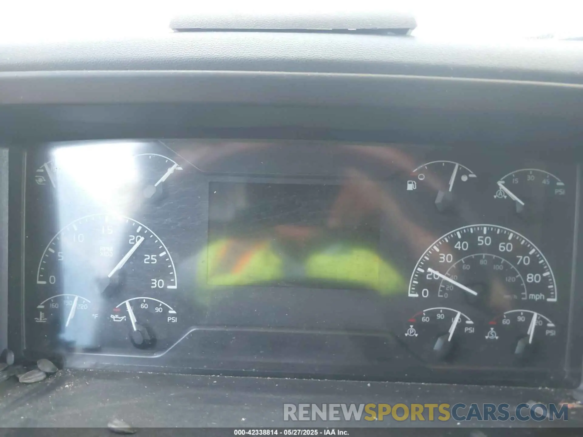 5 Photograph of a damaged car 4V4NC9EH1KN902909 VOLVO VNL 2019