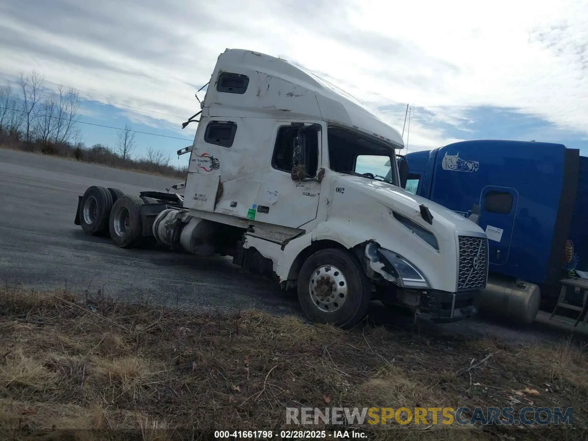 1 Photograph of a damaged car 4V4NC9EH4KN201622 VOLVO VNL 2019