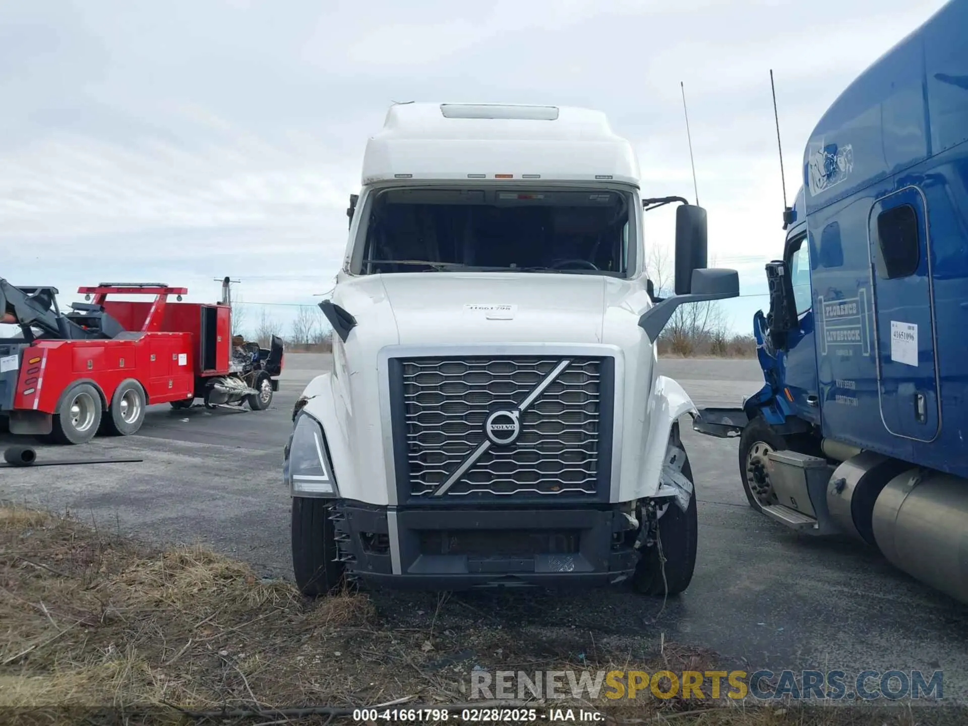 12 Photograph of a damaged car 4V4NC9EH4KN201622 VOLVO VNL 2019