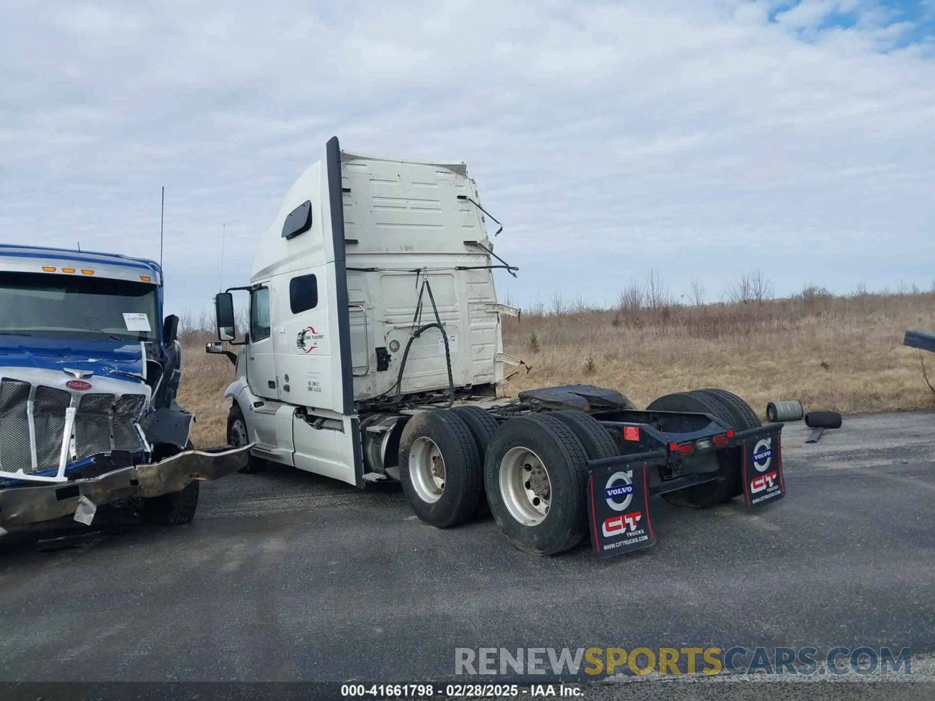 14 Photograph of a damaged car 4V4NC9EH4KN201622 VOLVO VNL 2019