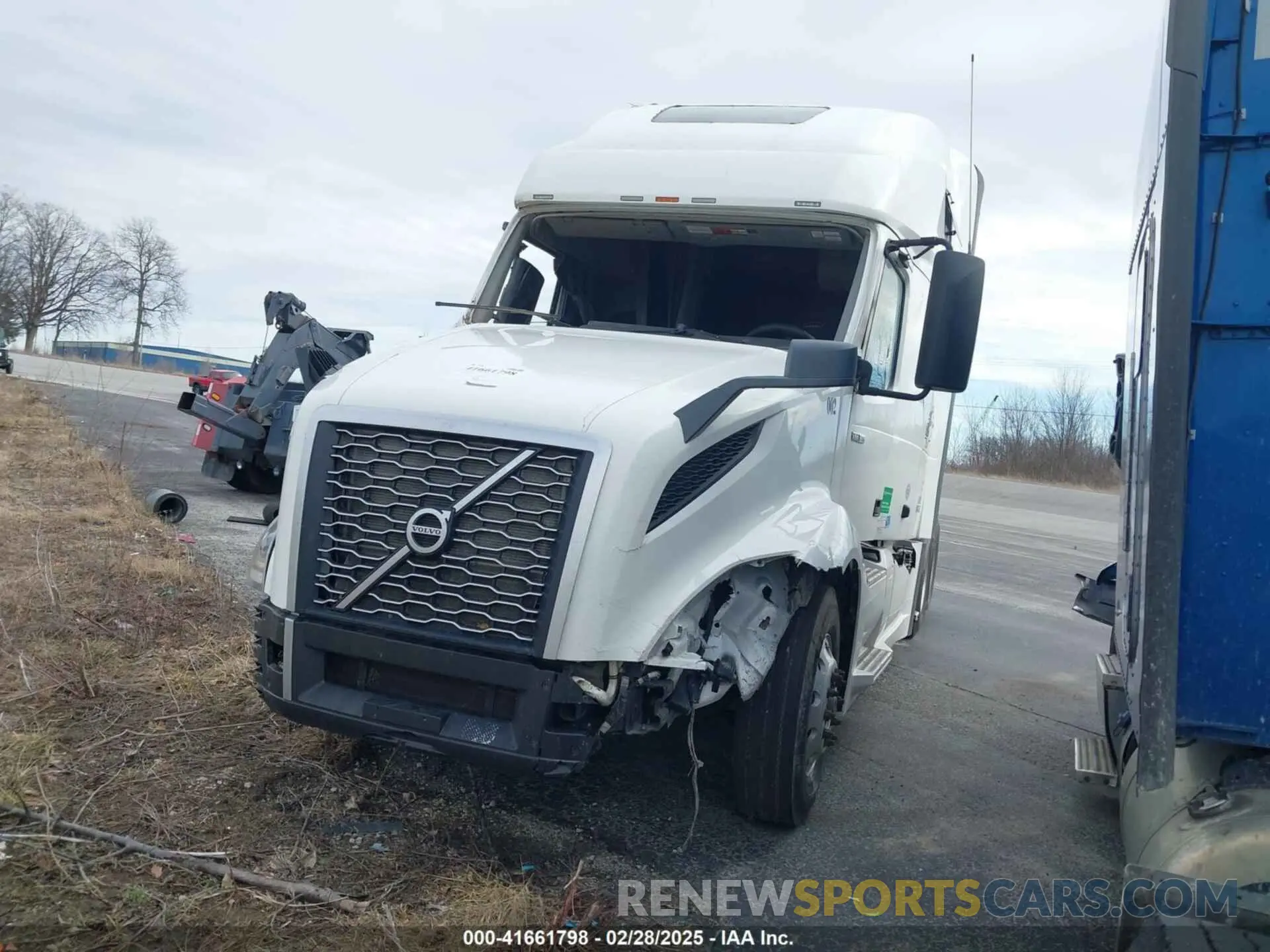 2 Photograph of a damaged car 4V4NC9EH4KN201622 VOLVO VNL 2019