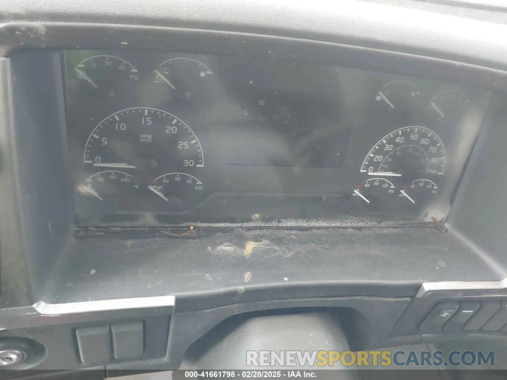 5 Photograph of a damaged car 4V4NC9EH4KN201622 VOLVO VNL 2019