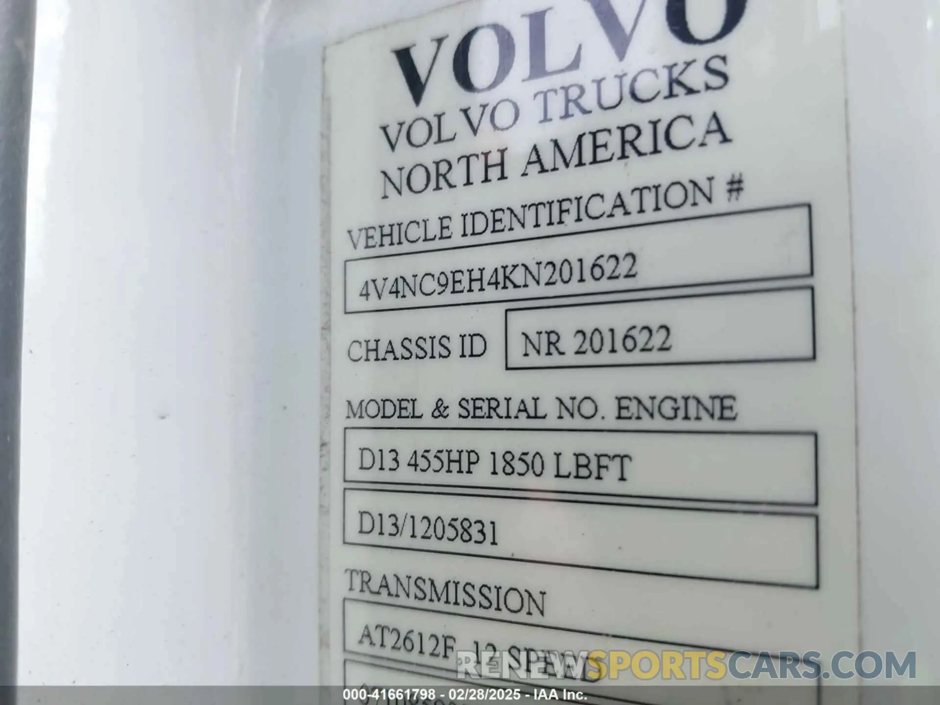 8 Photograph of a damaged car 4V4NC9EH4KN201622 VOLVO VNL 2019
