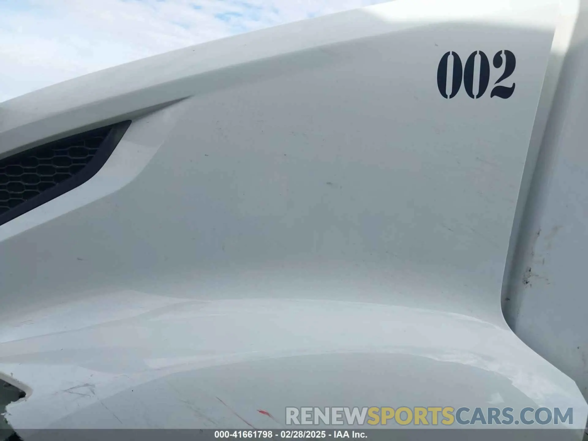 9 Photograph of a damaged car 4V4NC9EH4KN201622 VOLVO VNL 2019