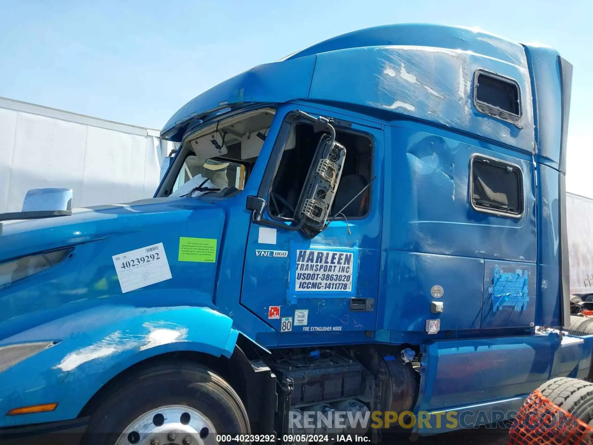 11 Photograph of a damaged car 4V4NC9EH6KN219667 VOLVO VNL 2019