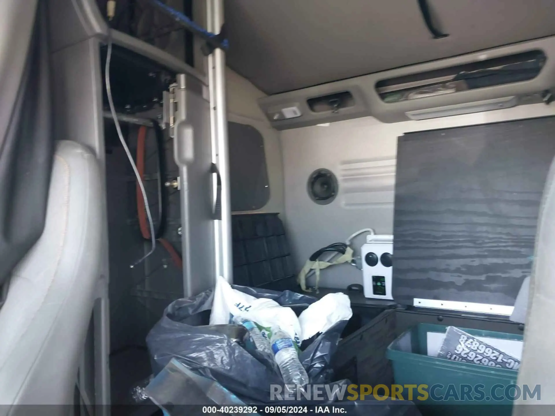6 Photograph of a damaged car 4V4NC9EH6KN219667 VOLVO VNL 2019