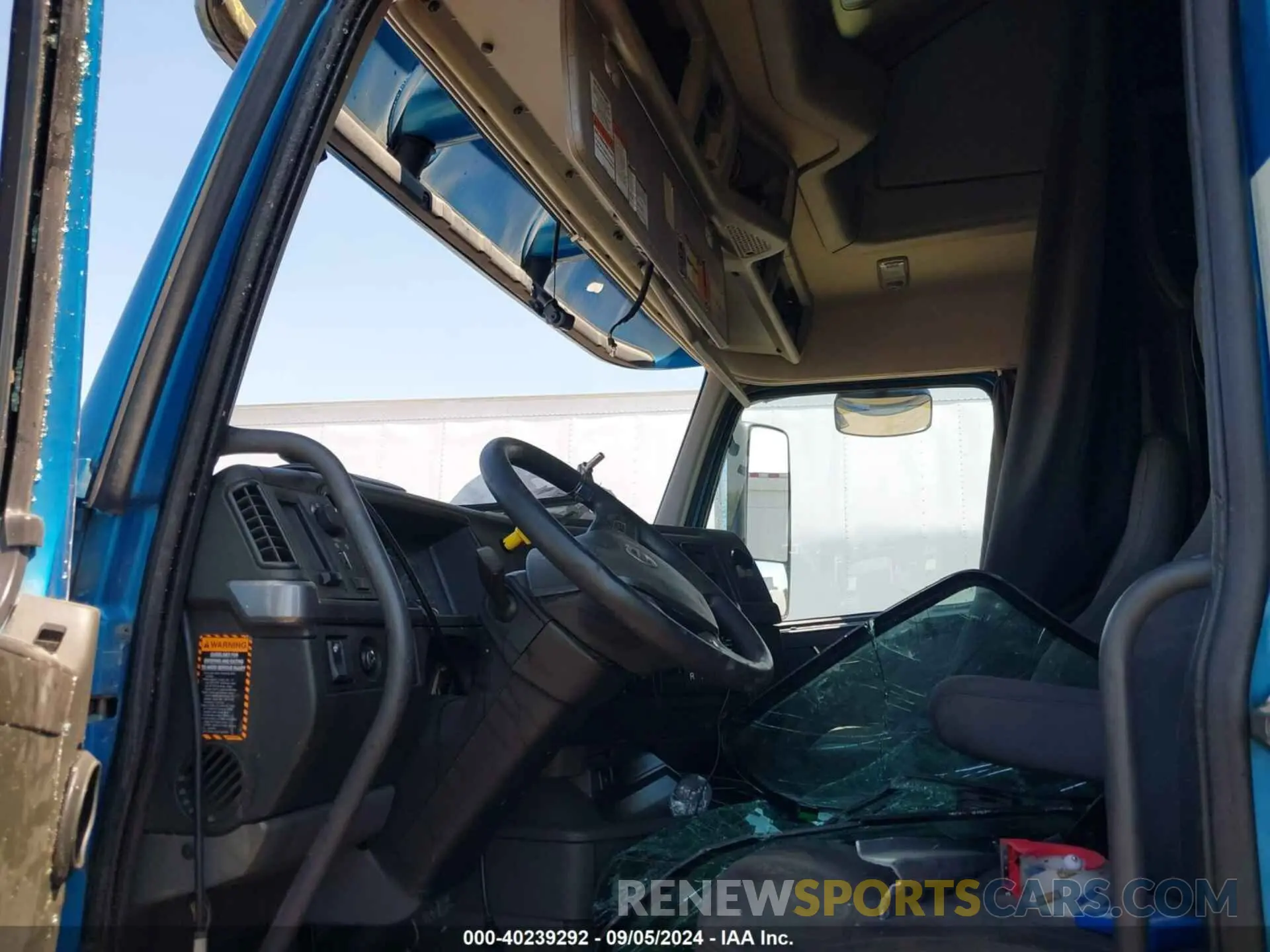 7 Photograph of a damaged car 4V4NC9EH6KN219667 VOLVO VNL 2019