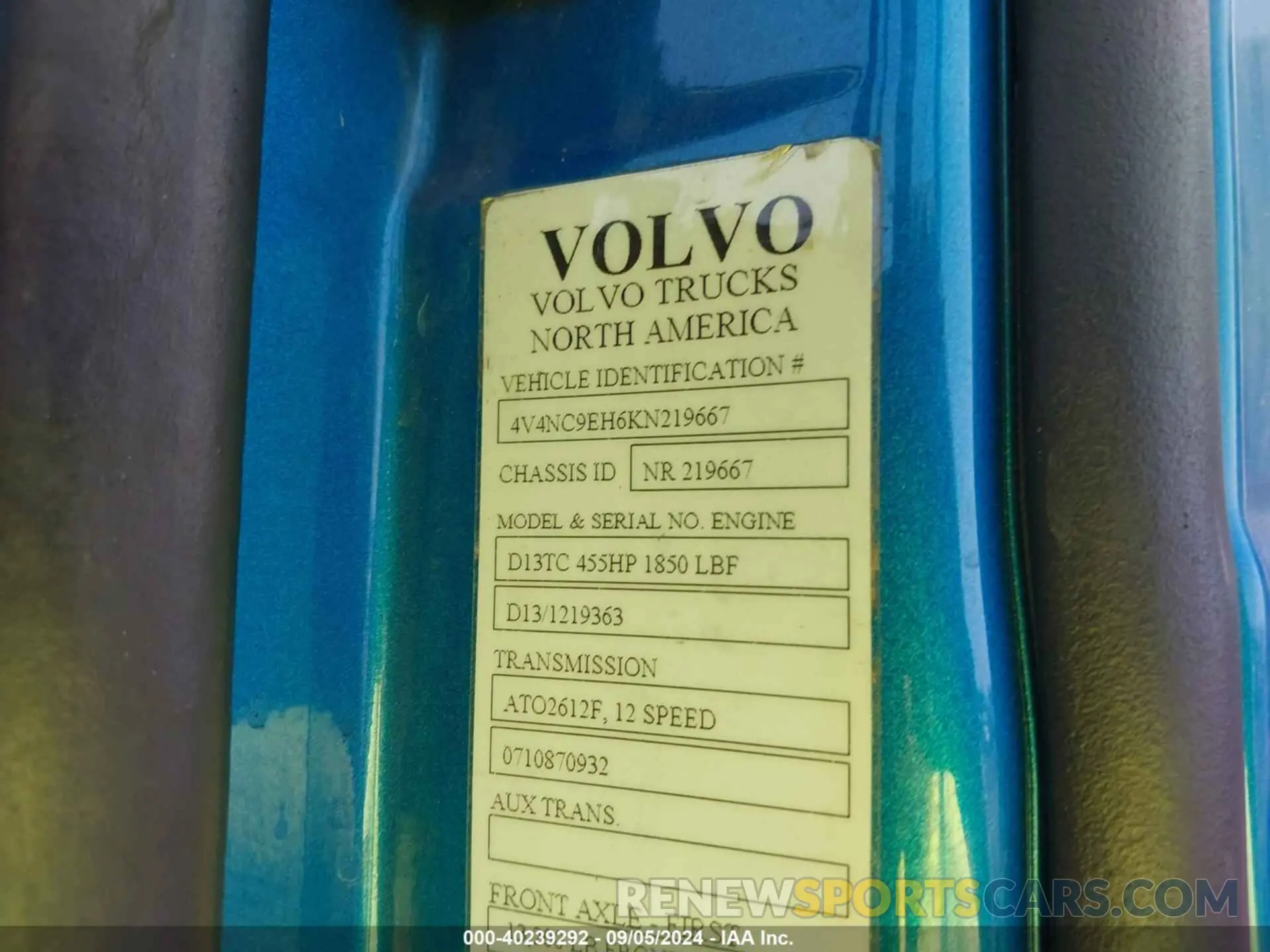 8 Photograph of a damaged car 4V4NC9EH6KN219667 VOLVO VNL 2019