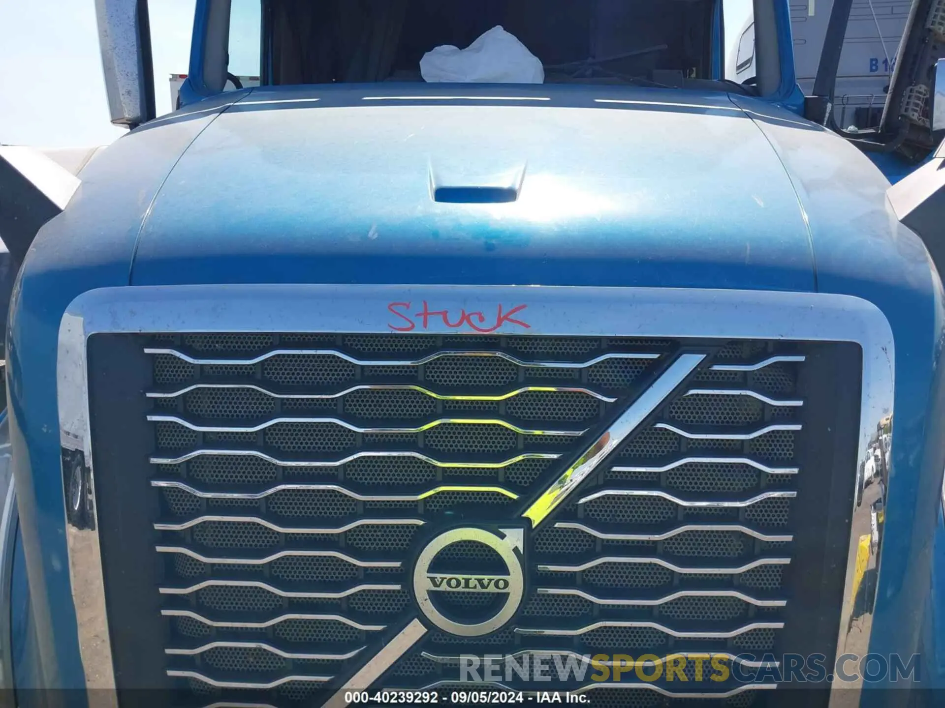 9 Photograph of a damaged car 4V4NC9EH6KN219667 VOLVO VNL 2019