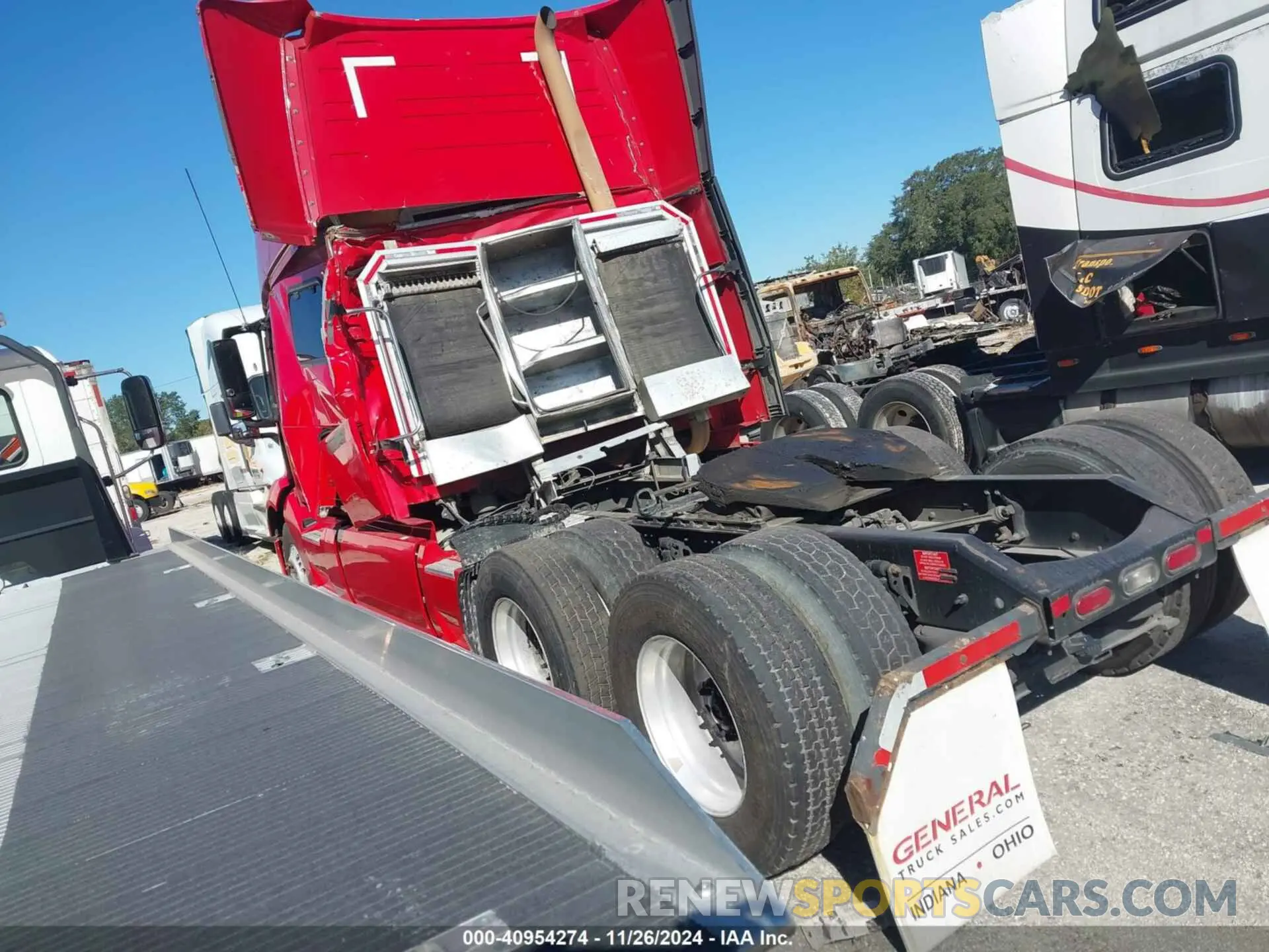 3 Photograph of a damaged car 4V4NC9EH8KN193797 VOLVO VNL 2019