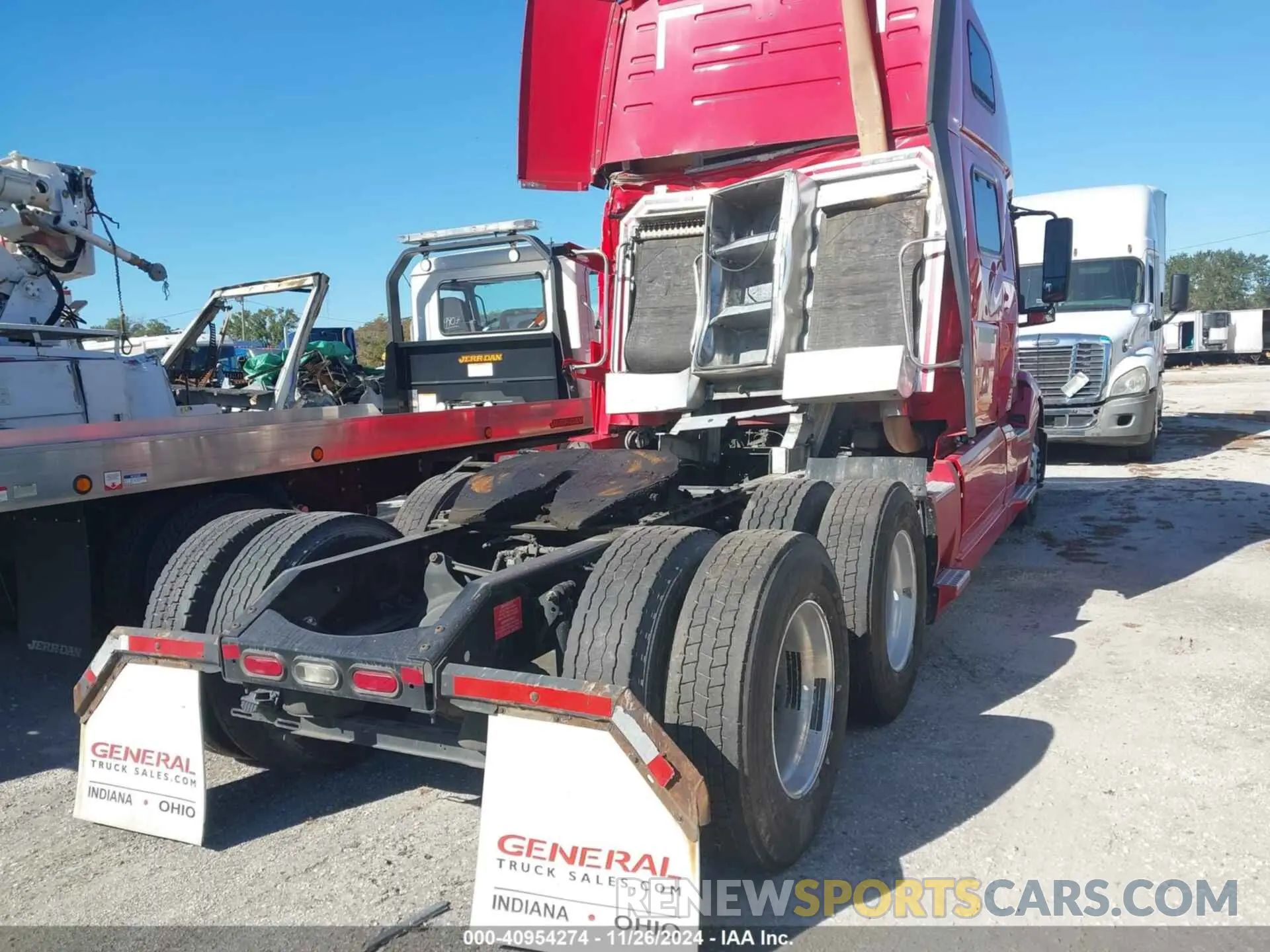 4 Photograph of a damaged car 4V4NC9EH8KN193797 VOLVO VNL 2019