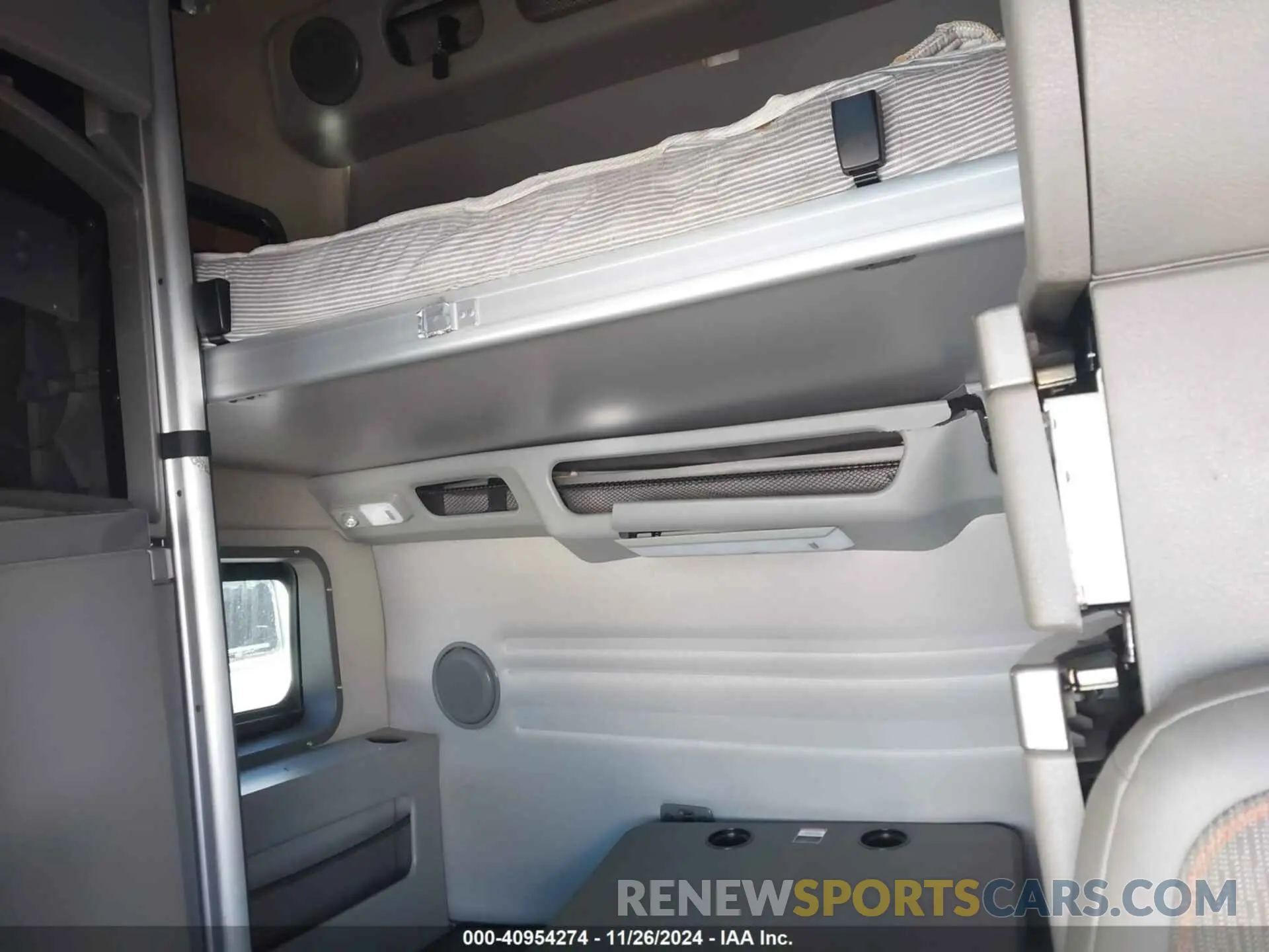 6 Photograph of a damaged car 4V4NC9EH8KN193797 VOLVO VNL 2019