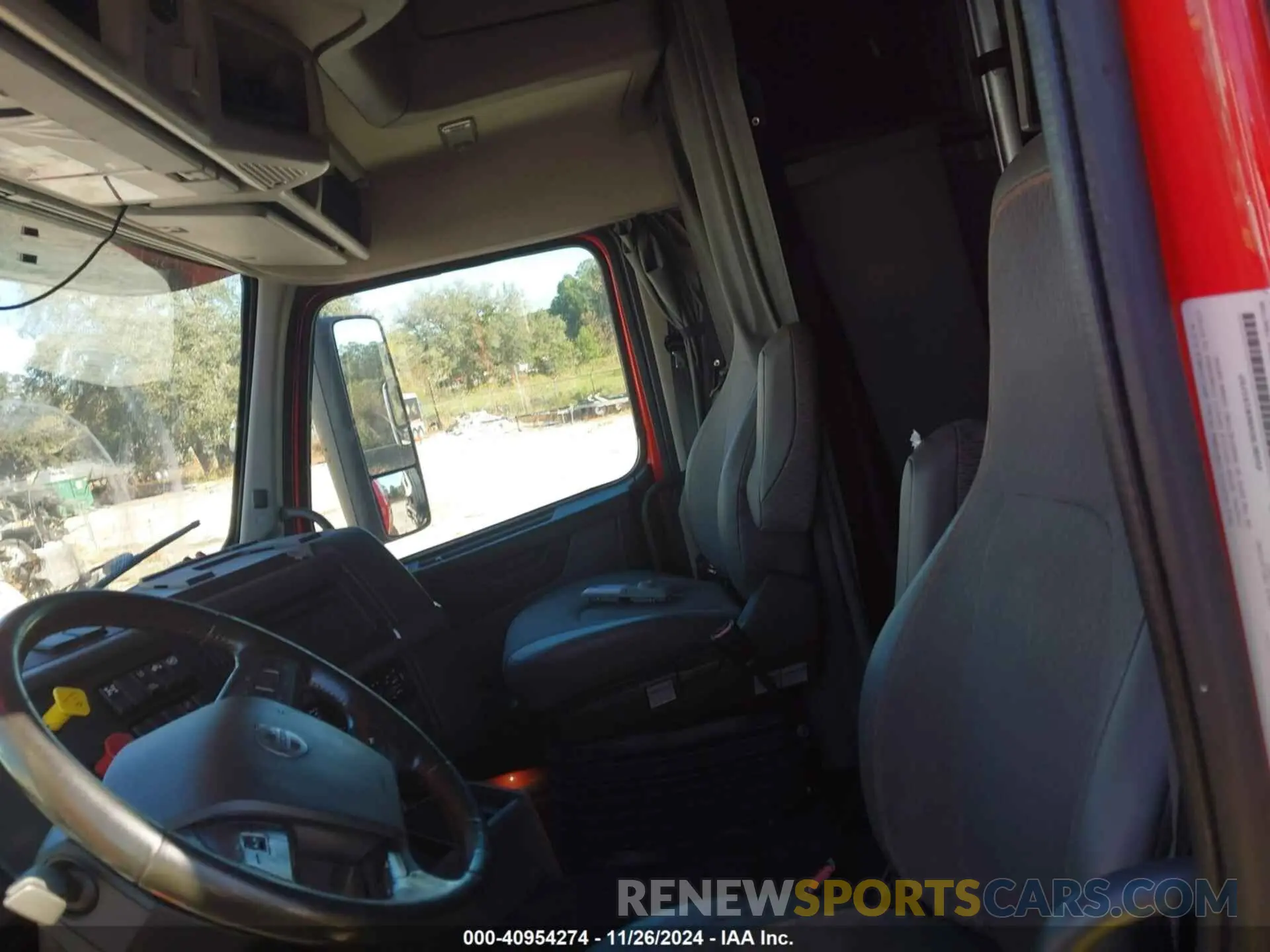 7 Photograph of a damaged car 4V4NC9EH8KN193797 VOLVO VNL 2019