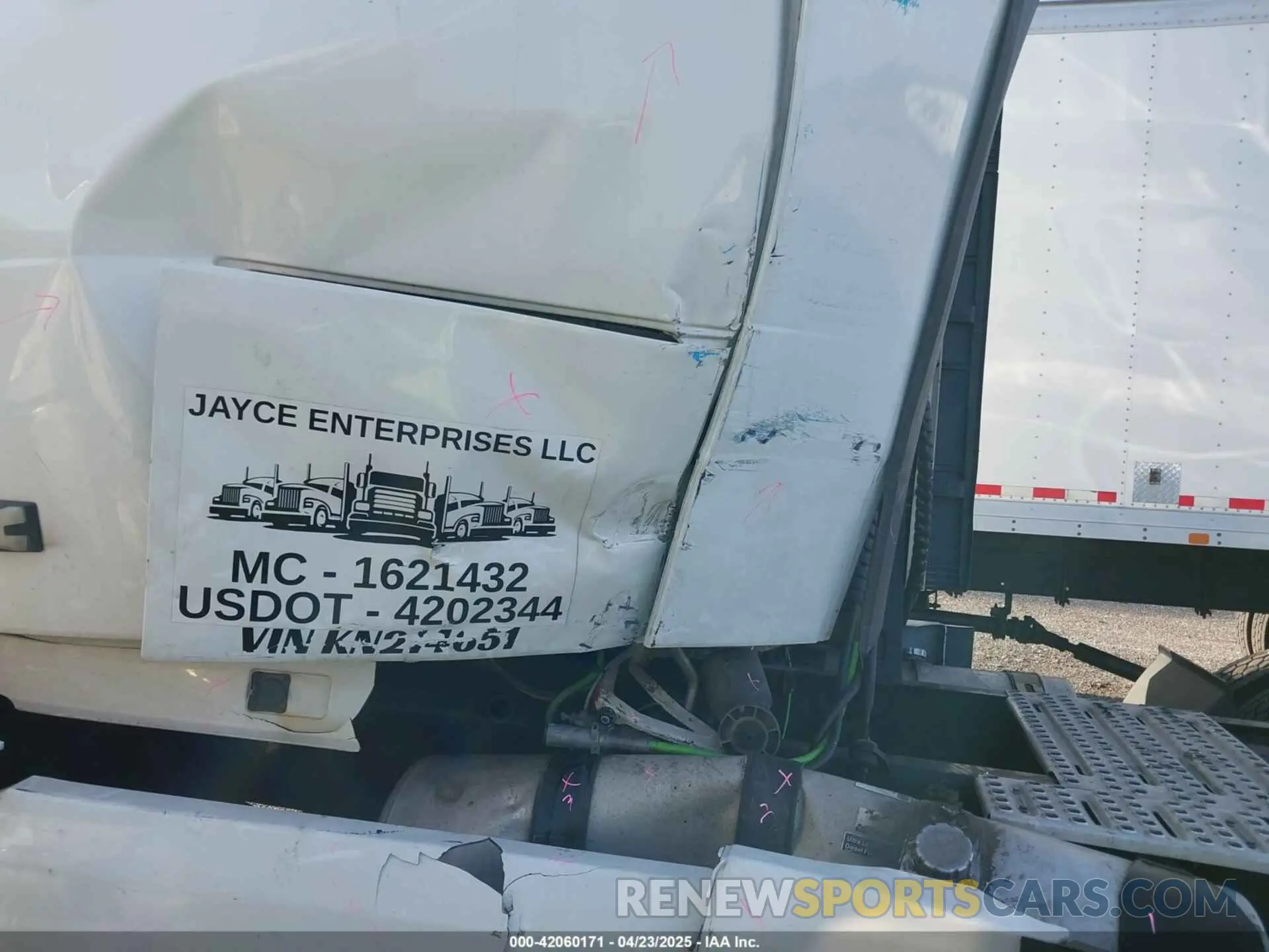 11 Photograph of a damaged car 4V4NC9EHXKN214651 VOLVO VNL 2019