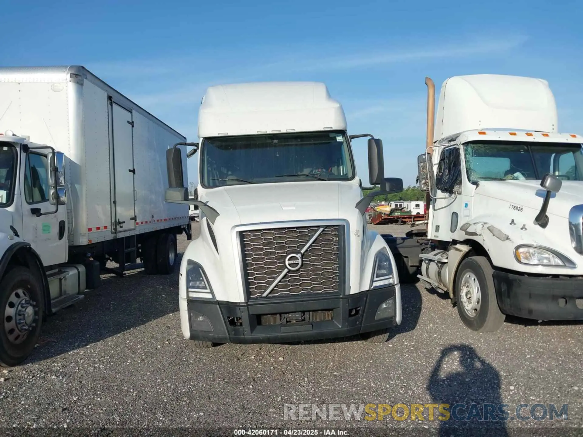 12 Photograph of a damaged car 4V4NC9EHXKN214651 VOLVO VNL 2019