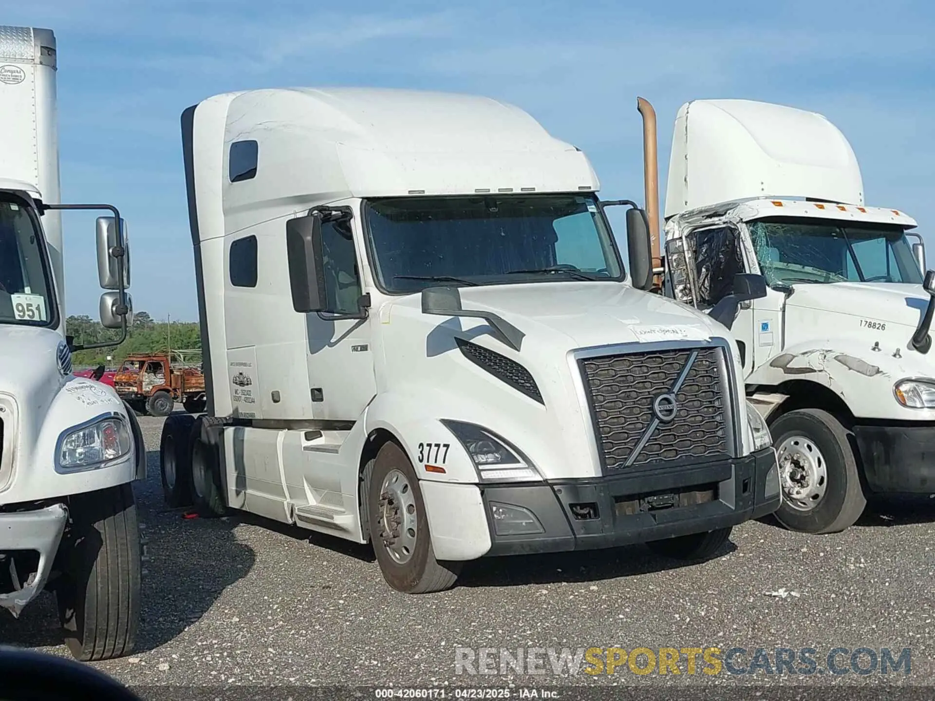 13 Photograph of a damaged car 4V4NC9EHXKN214651 VOLVO VNL 2019