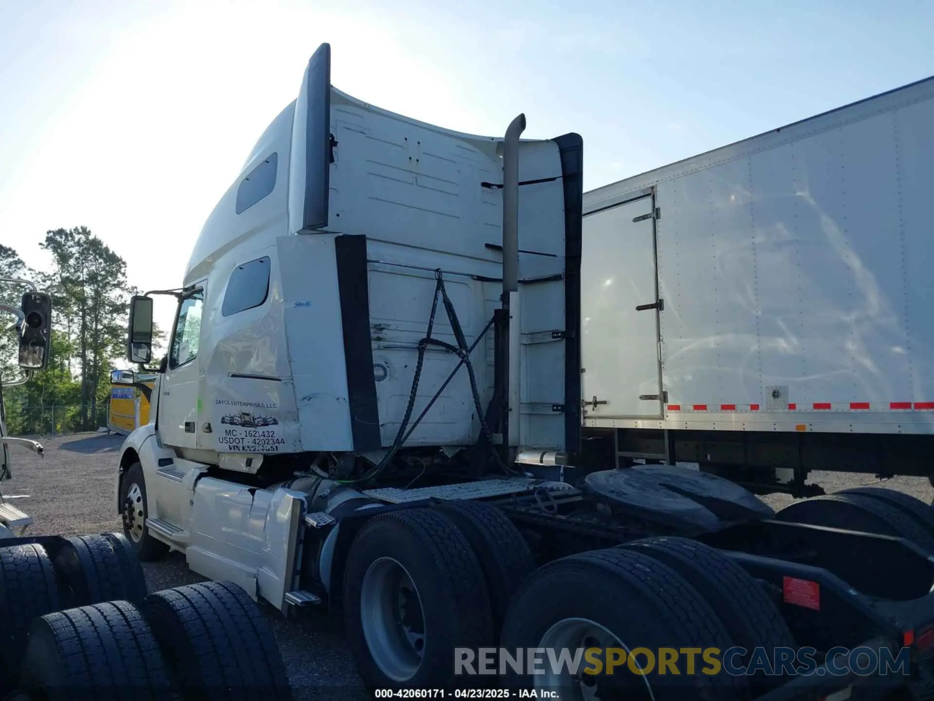 14 Photograph of a damaged car 4V4NC9EHXKN214651 VOLVO VNL 2019