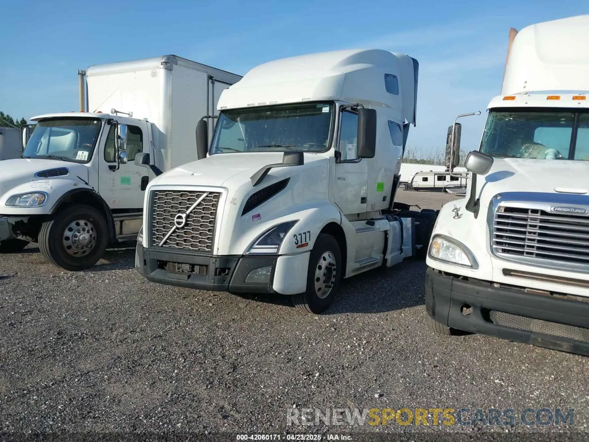 2 Photograph of a damaged car 4V4NC9EHXKN214651 VOLVO VNL 2019