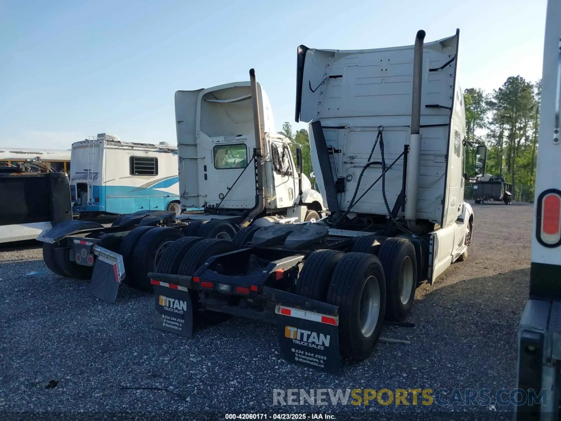 4 Photograph of a damaged car 4V4NC9EHXKN214651 VOLVO VNL 2019