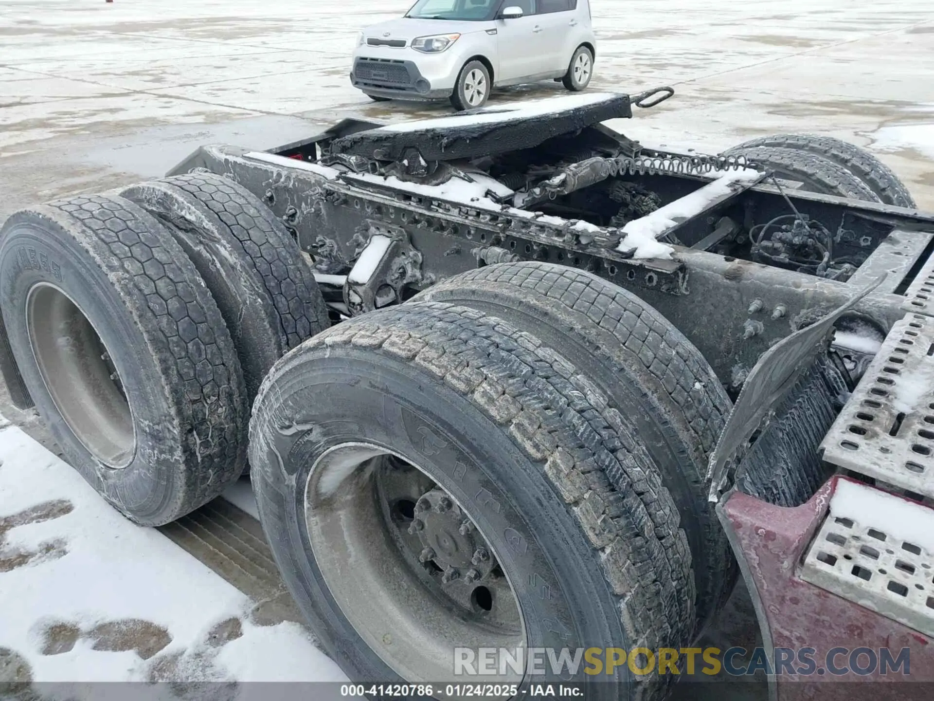 12 Photograph of a damaged car 4V4NC9TH8KN216191 VOLVO VNL 2019