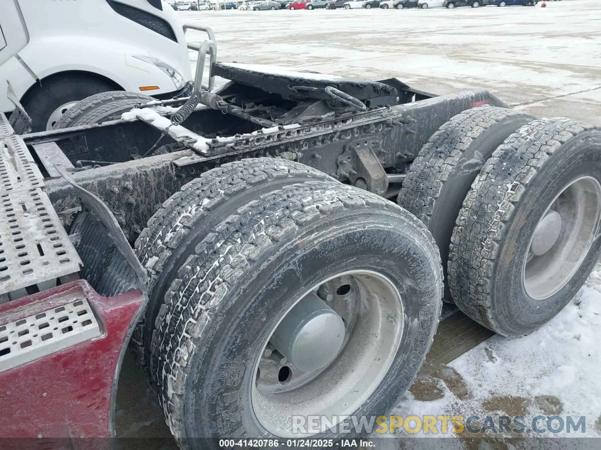 13 Photograph of a damaged car 4V4NC9TH8KN216191 VOLVO VNL 2019