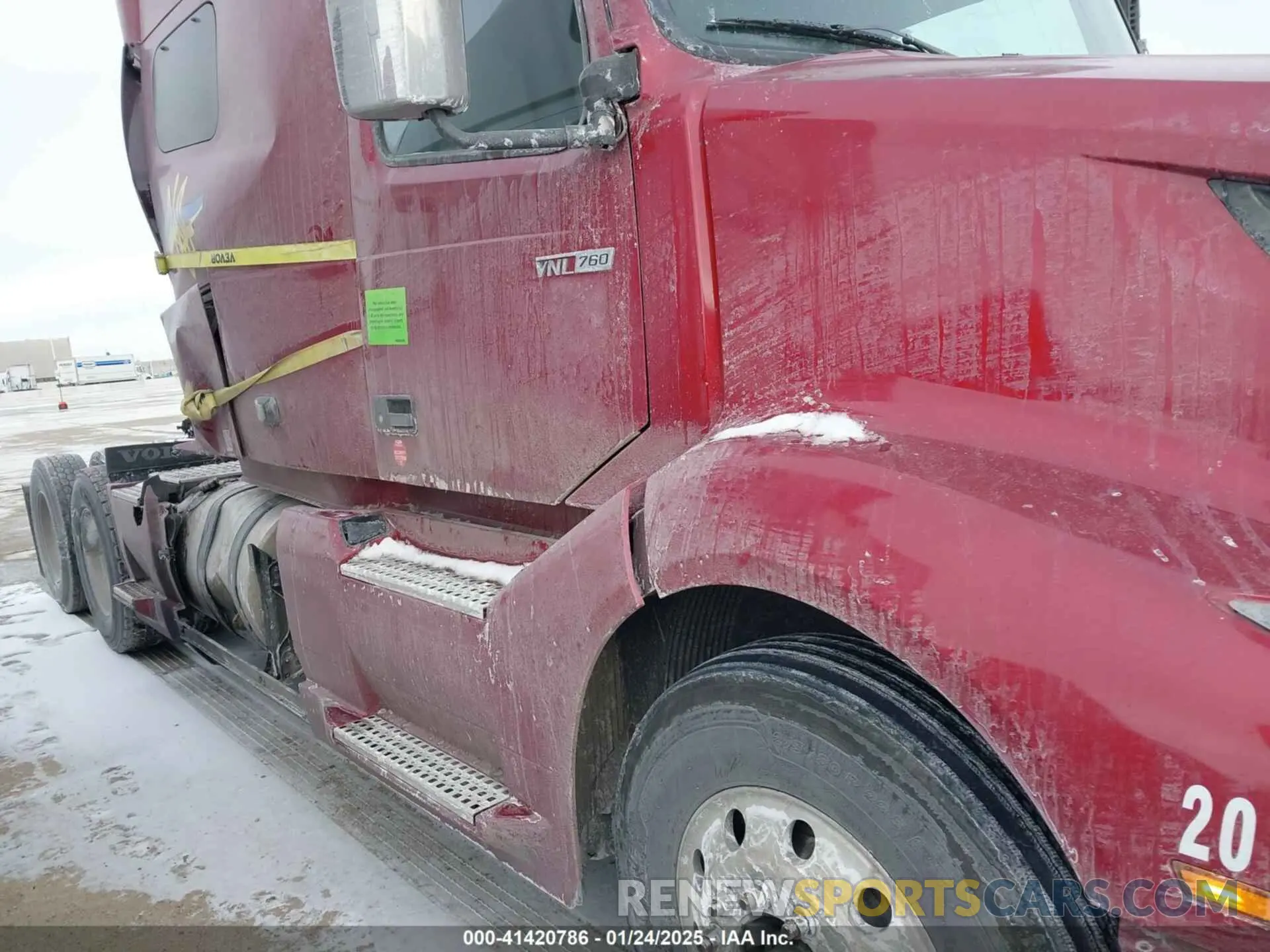 15 Photograph of a damaged car 4V4NC9TH8KN216191 VOLVO VNL 2019