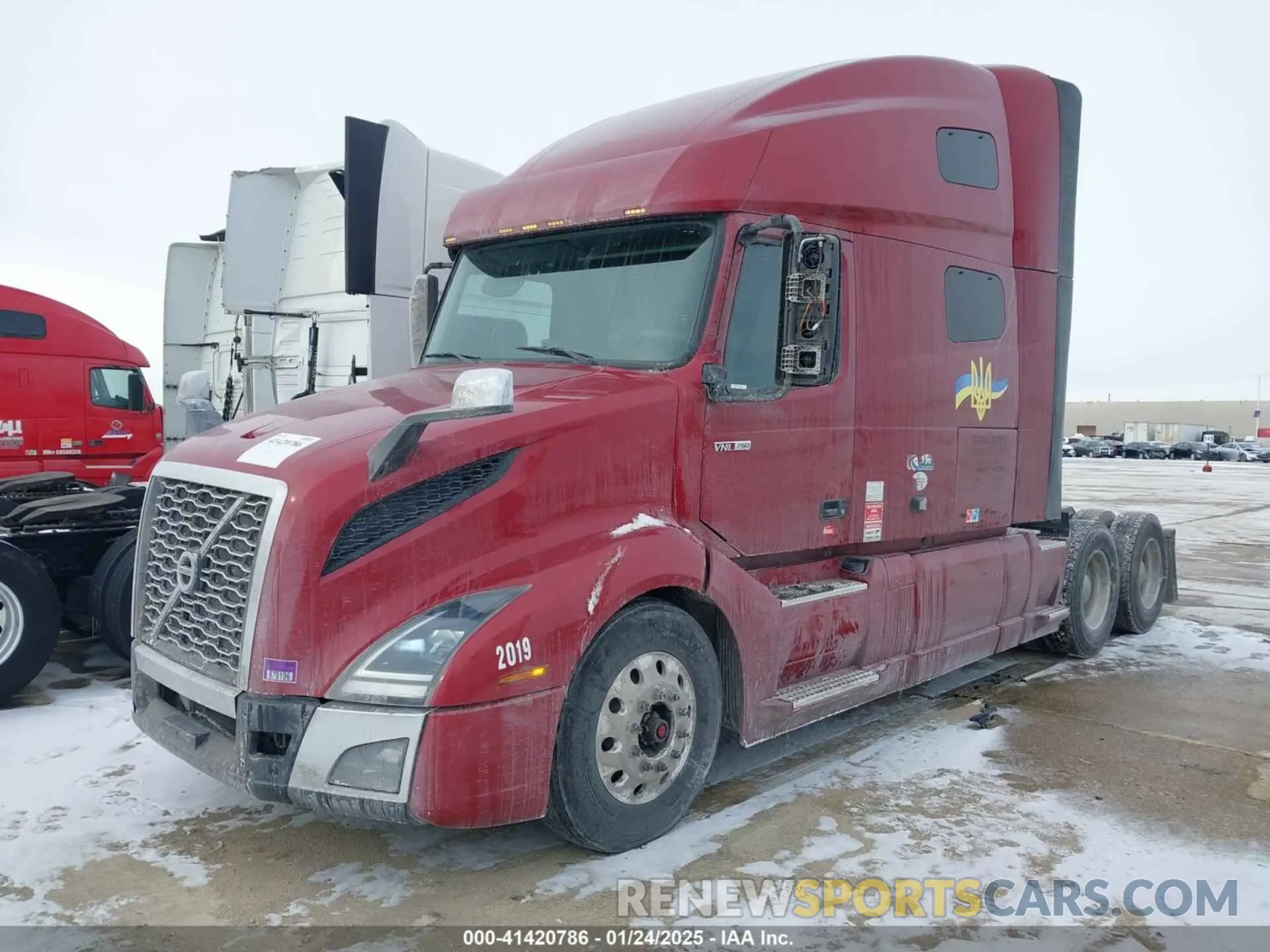 2 Photograph of a damaged car 4V4NC9TH8KN216191 VOLVO VNL 2019