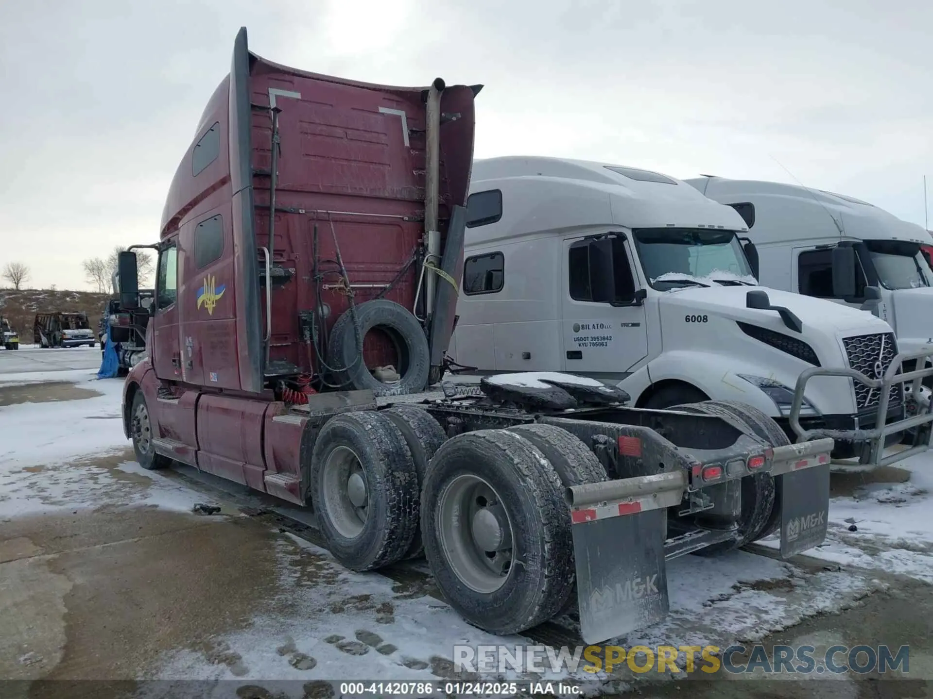 3 Photograph of a damaged car 4V4NC9TH8KN216191 VOLVO VNL 2019