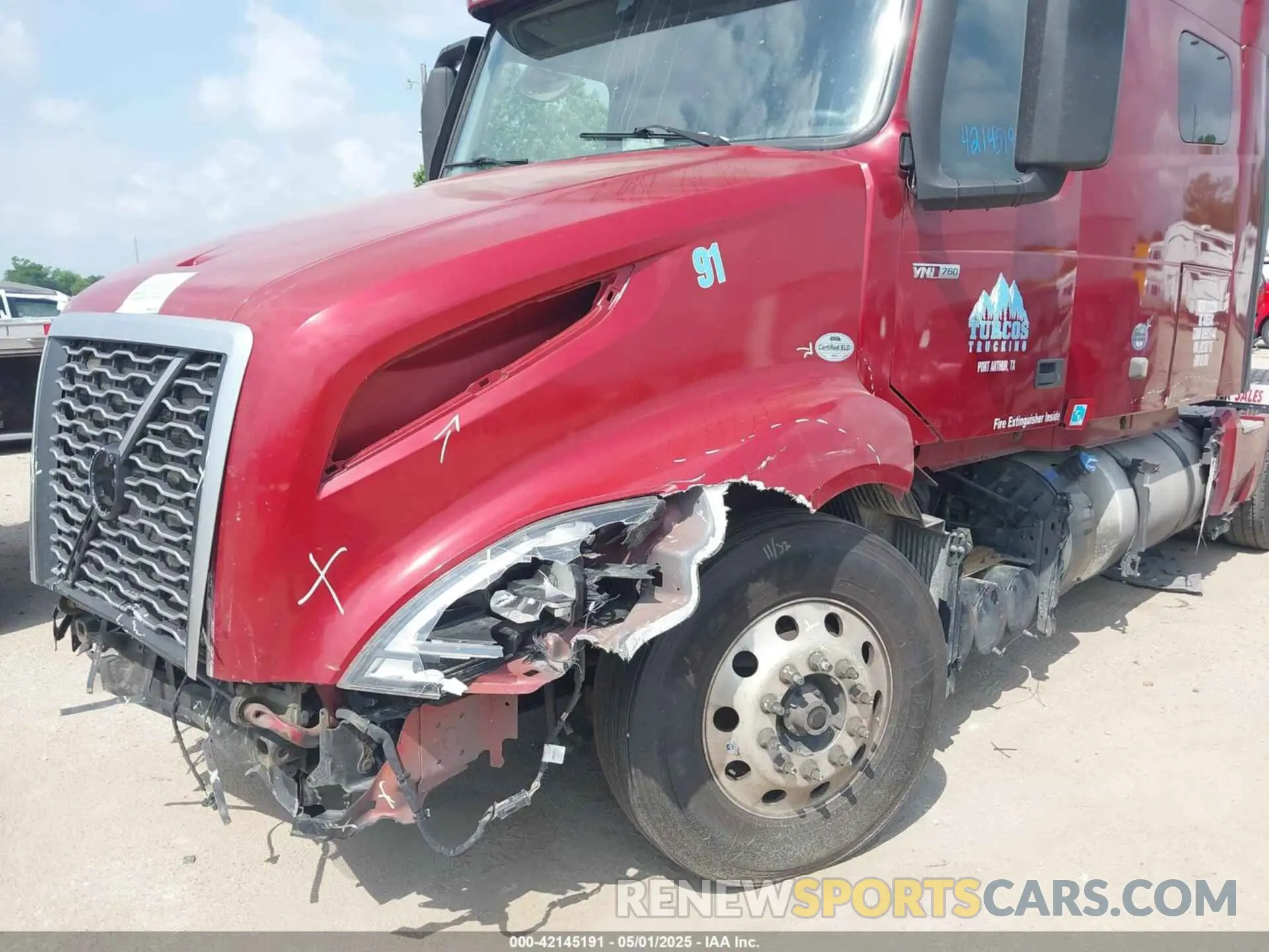11 Photograph of a damaged car 4V4NC9EH0LN230715 VOLVO VNL 2020