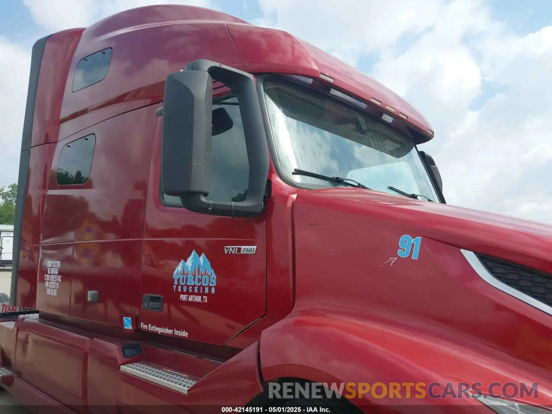 13 Photograph of a damaged car 4V4NC9EH0LN230715 VOLVO VNL 2020