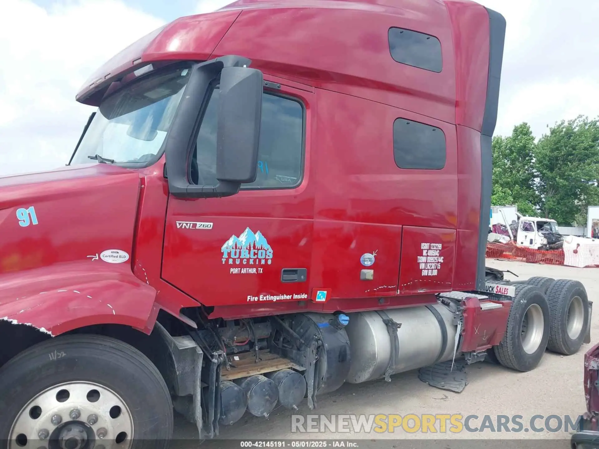 14 Photograph of a damaged car 4V4NC9EH0LN230715 VOLVO VNL 2020