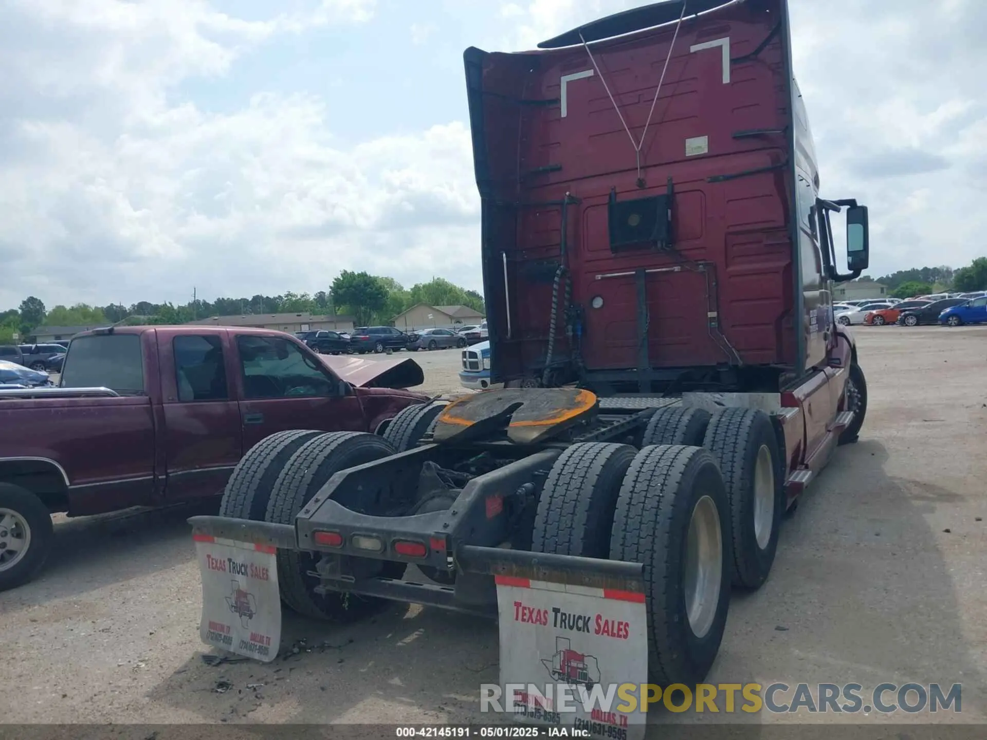 4 Photograph of a damaged car 4V4NC9EH0LN230715 VOLVO VNL 2020
