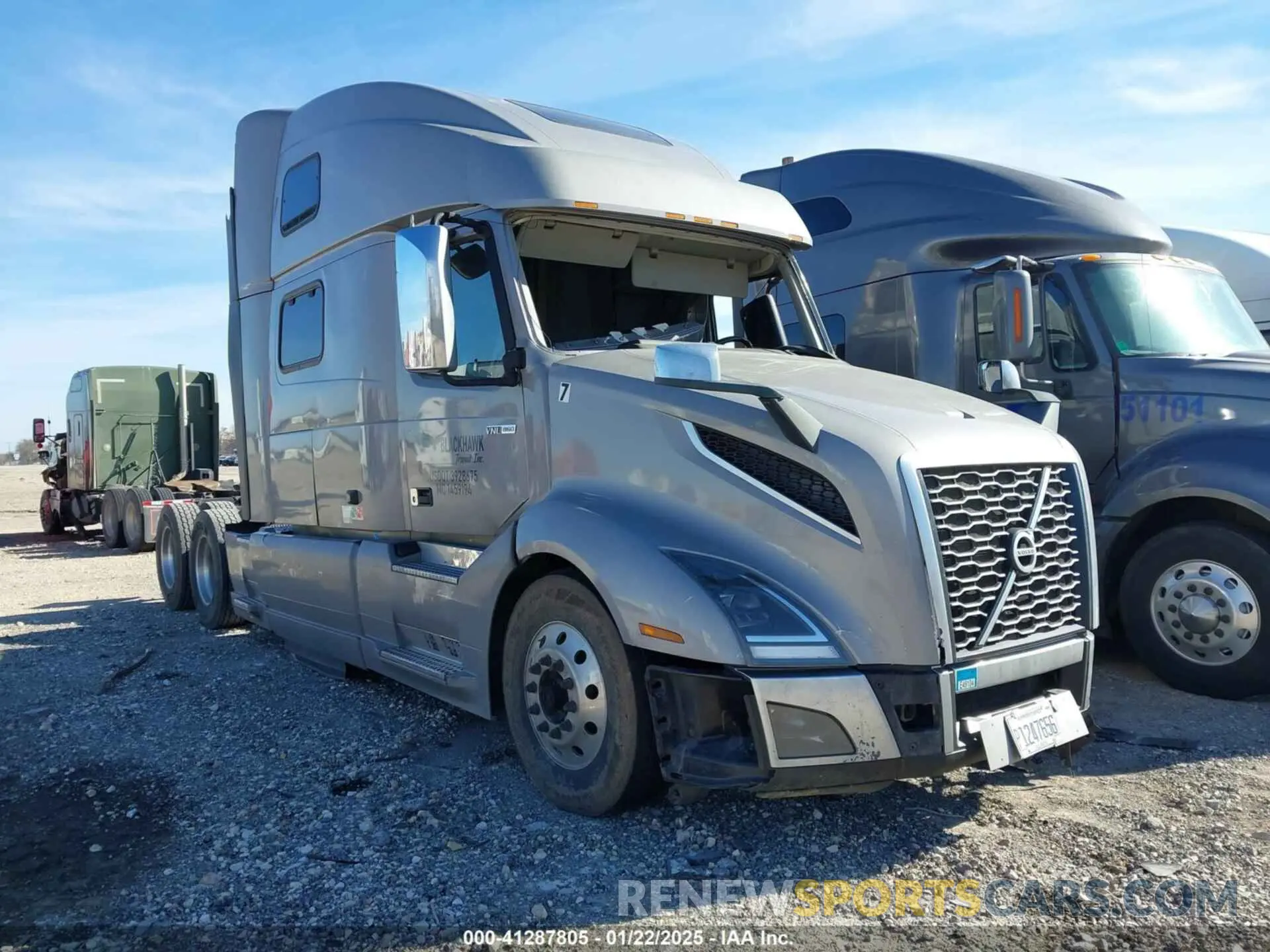 2 Photograph of a damaged car 4V4NC9EH0LN237485 VOLVO VNL 2020