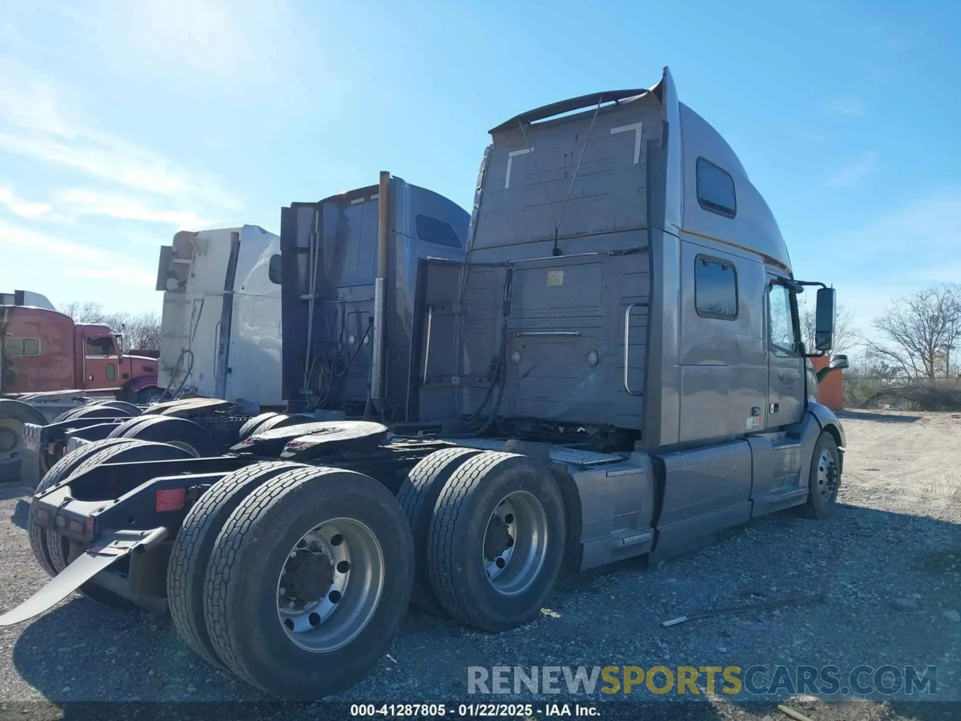 3 Photograph of a damaged car 4V4NC9EH0LN237485 VOLVO VNL 2020
