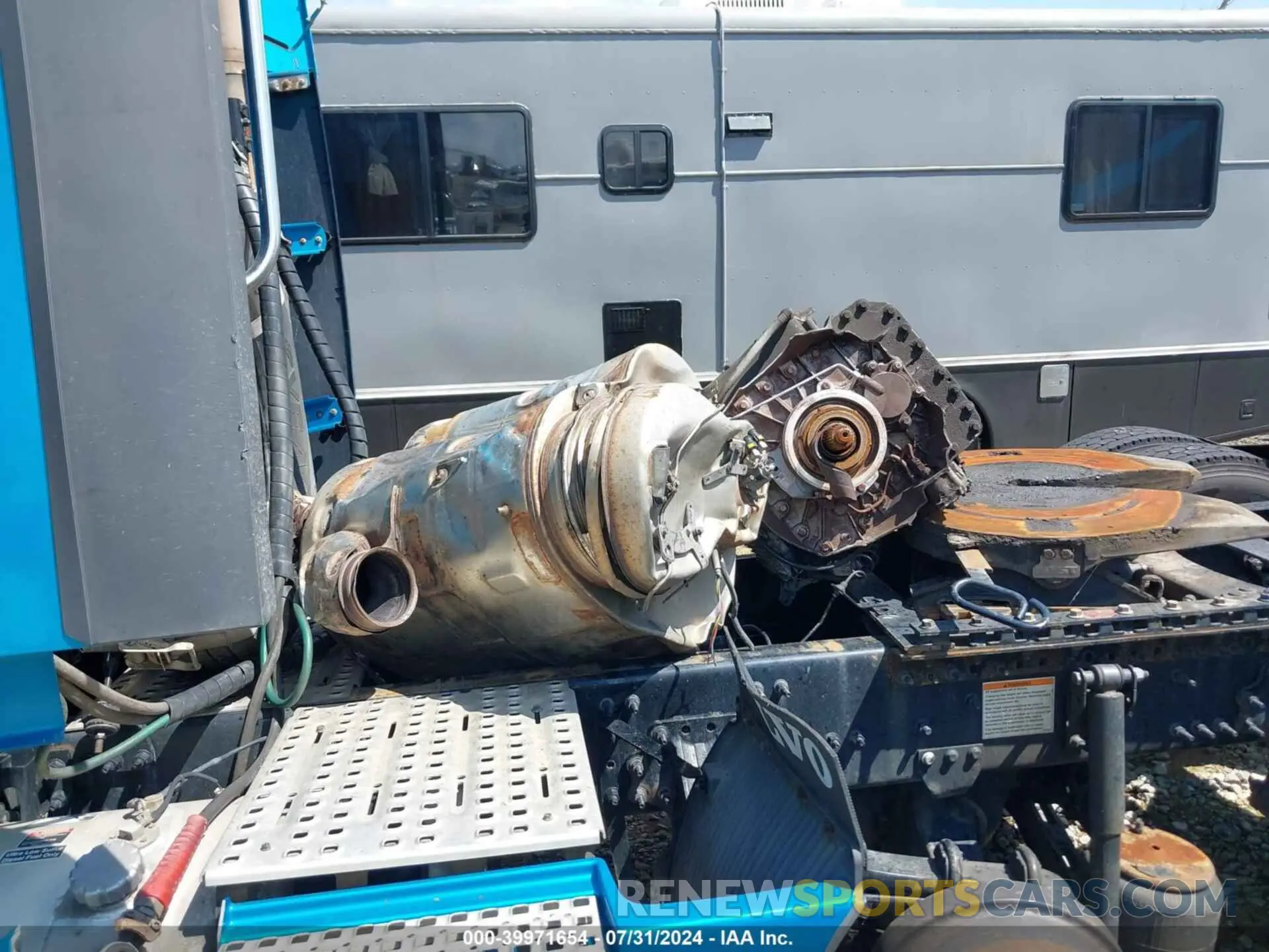 12 Photograph of a damaged car 4V4NC9EH1LN212594 VOLVO VNL 2020