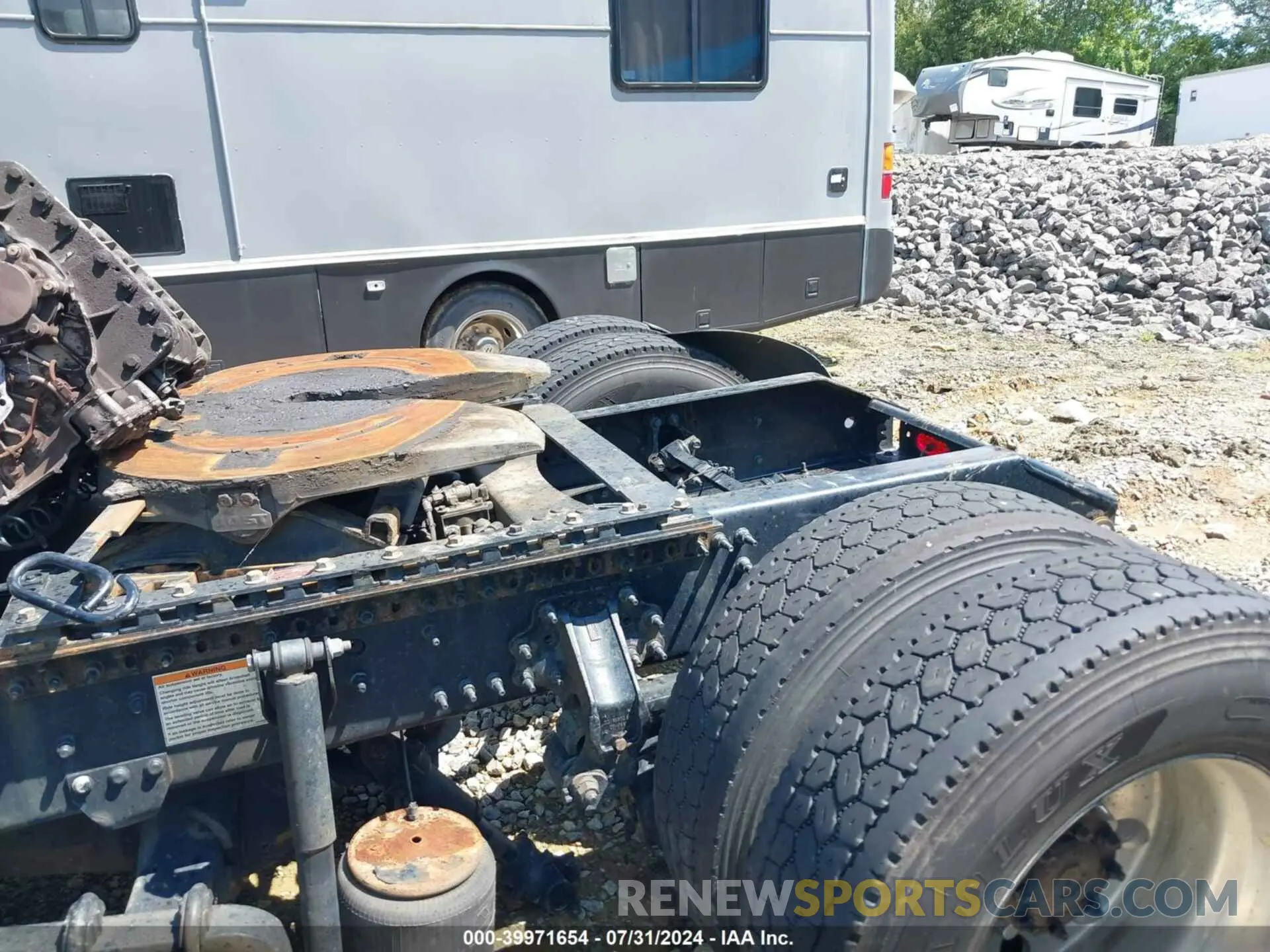 14 Photograph of a damaged car 4V4NC9EH1LN212594 VOLVO VNL 2020