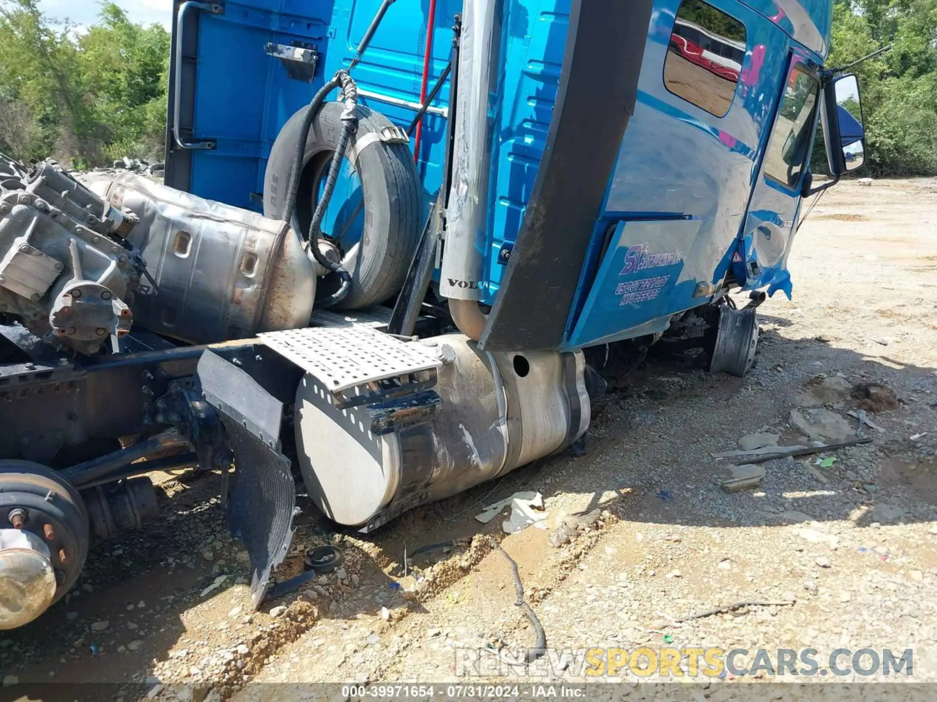 15 Photograph of a damaged car 4V4NC9EH1LN212594 VOLVO VNL 2020