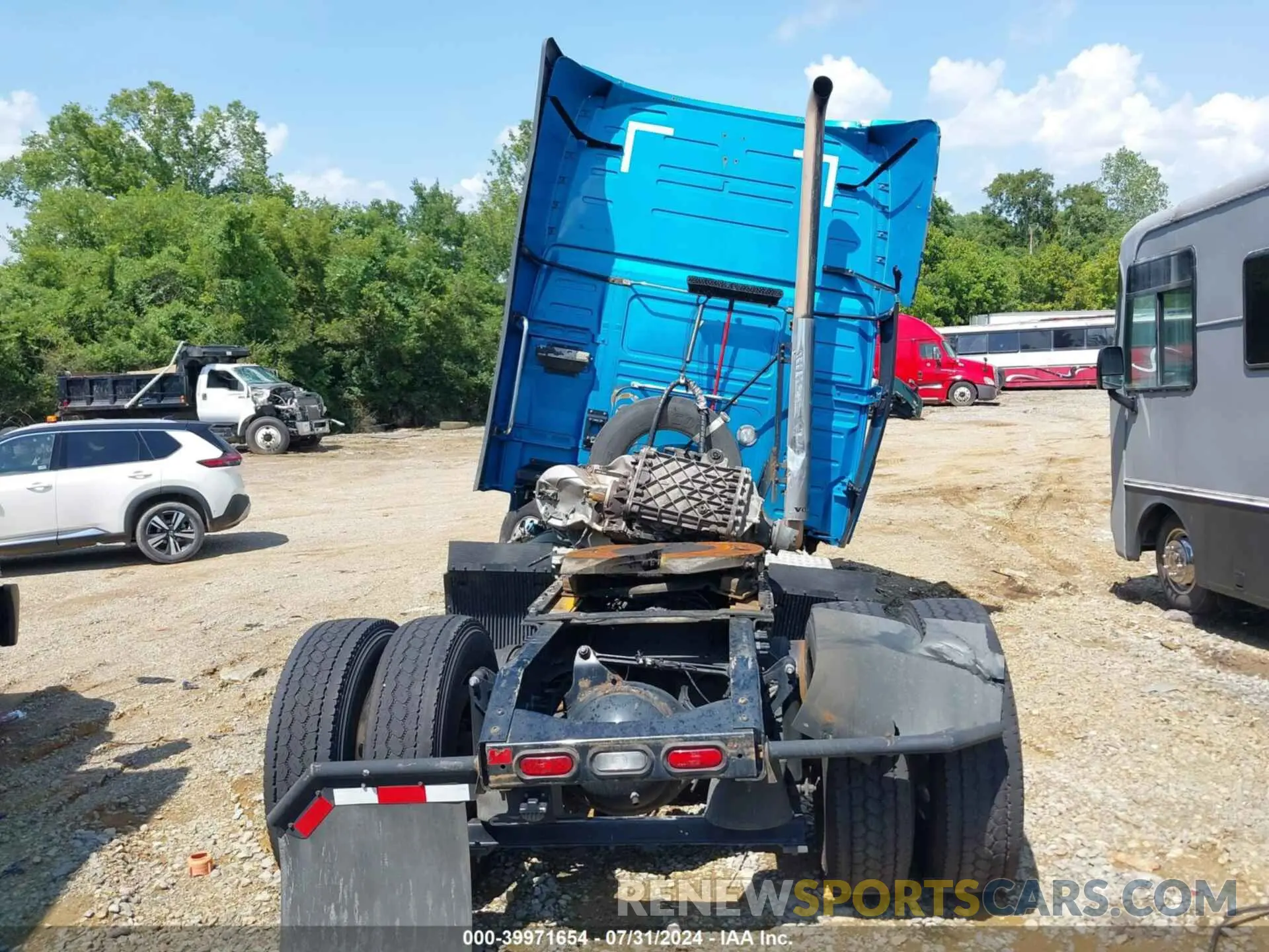 19 Photograph of a damaged car 4V4NC9EH1LN212594 VOLVO VNL 2020
