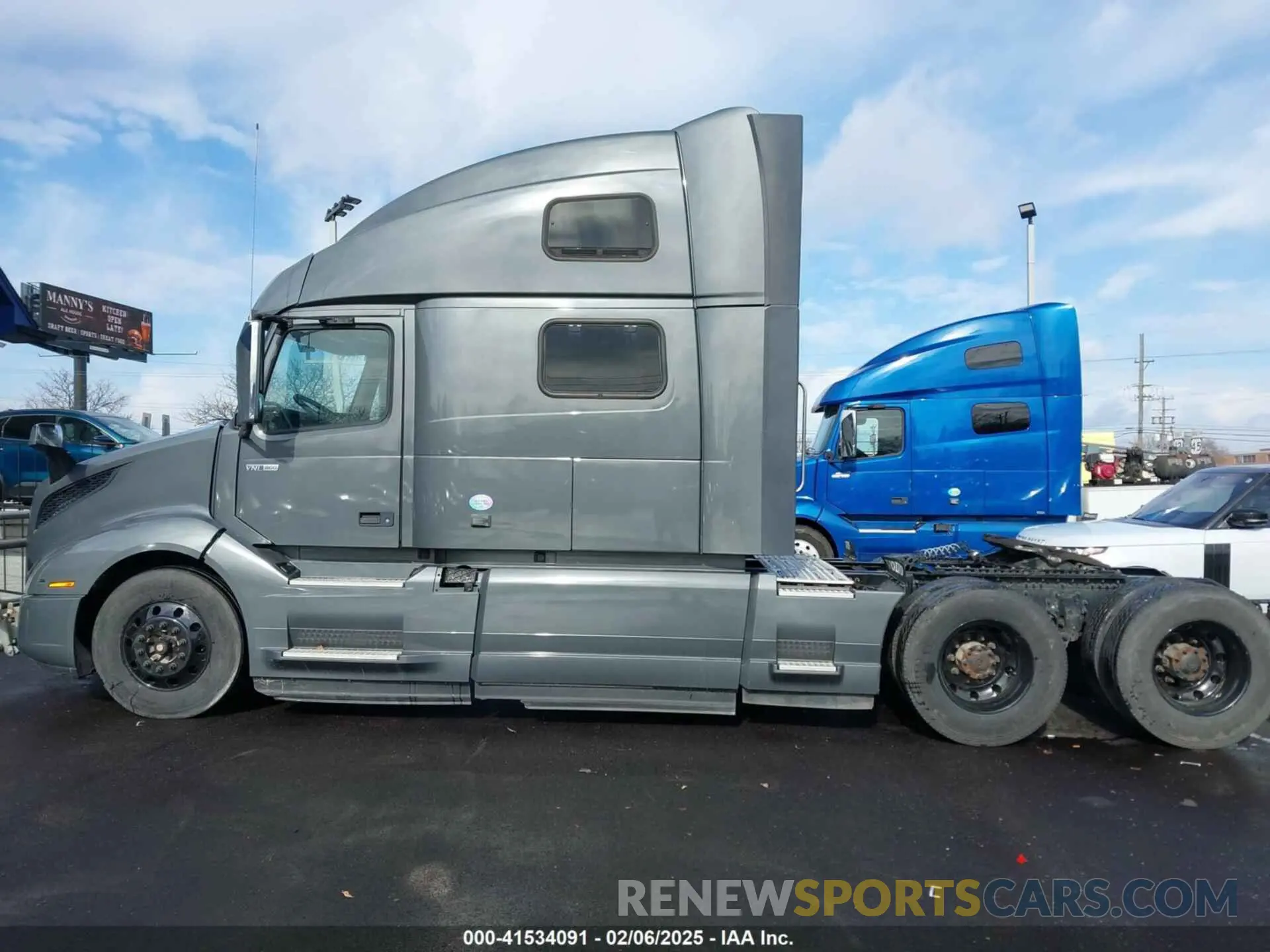 17 Photograph of a damaged car 4V4NC9EH3LN248996 VOLVO VNL 2020