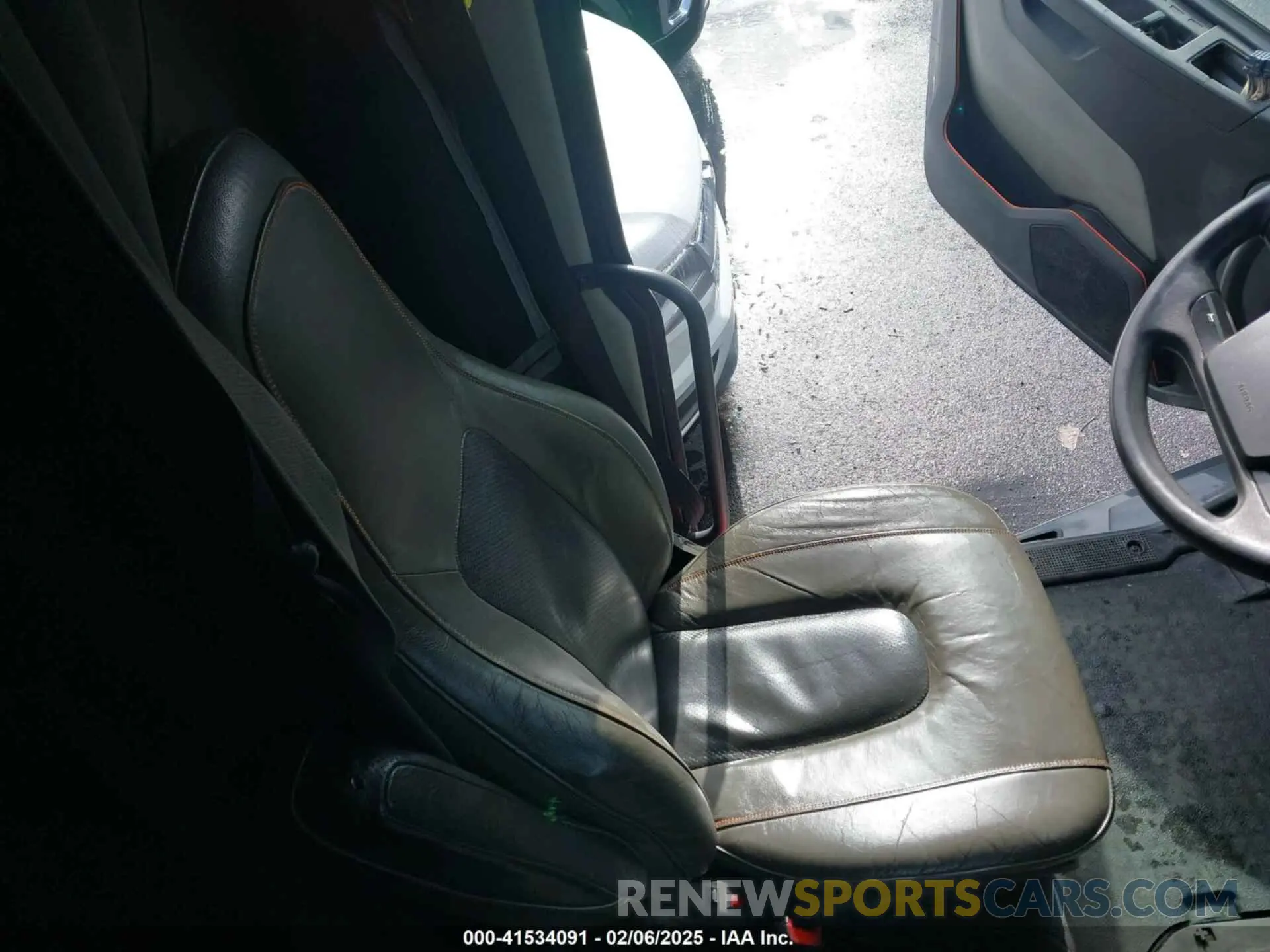 21 Photograph of a damaged car 4V4NC9EH3LN248996 VOLVO VNL 2020
