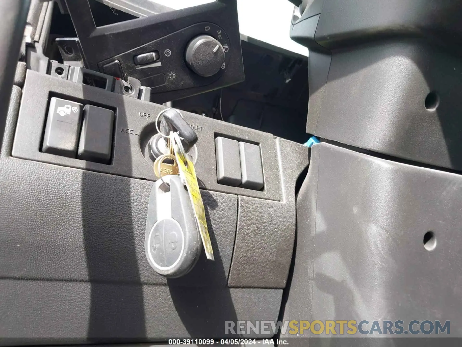 10 Photograph of a damaged car 4V4NC9EH4LN256623 VOLVO VNL 2020