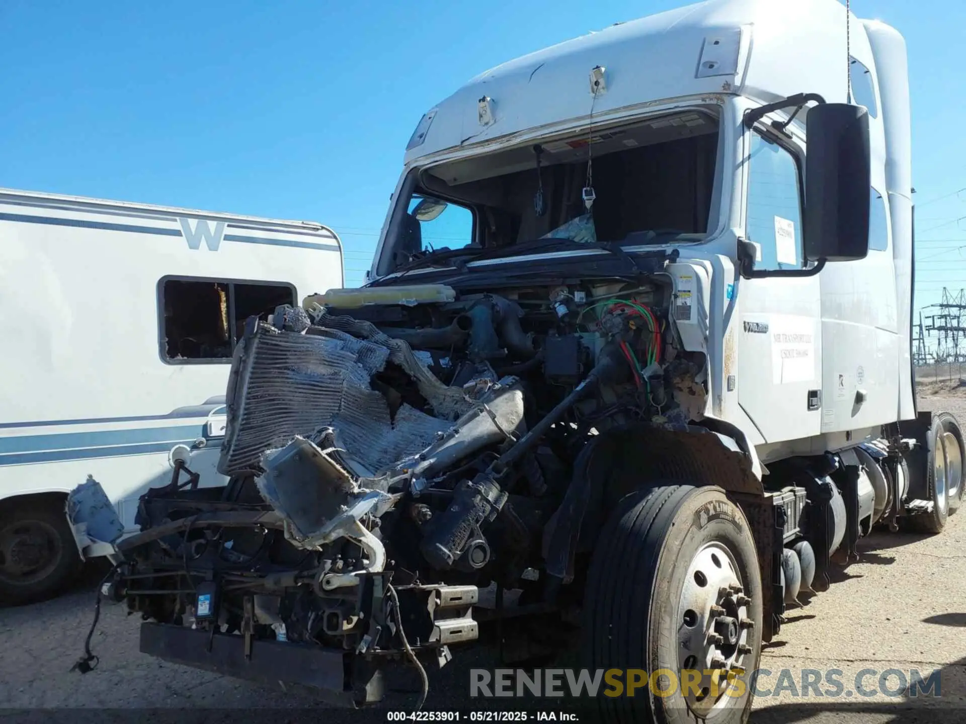 1 Photograph of a damaged car 4V4NC9EH6LN221341 VOLVO VNL 2020